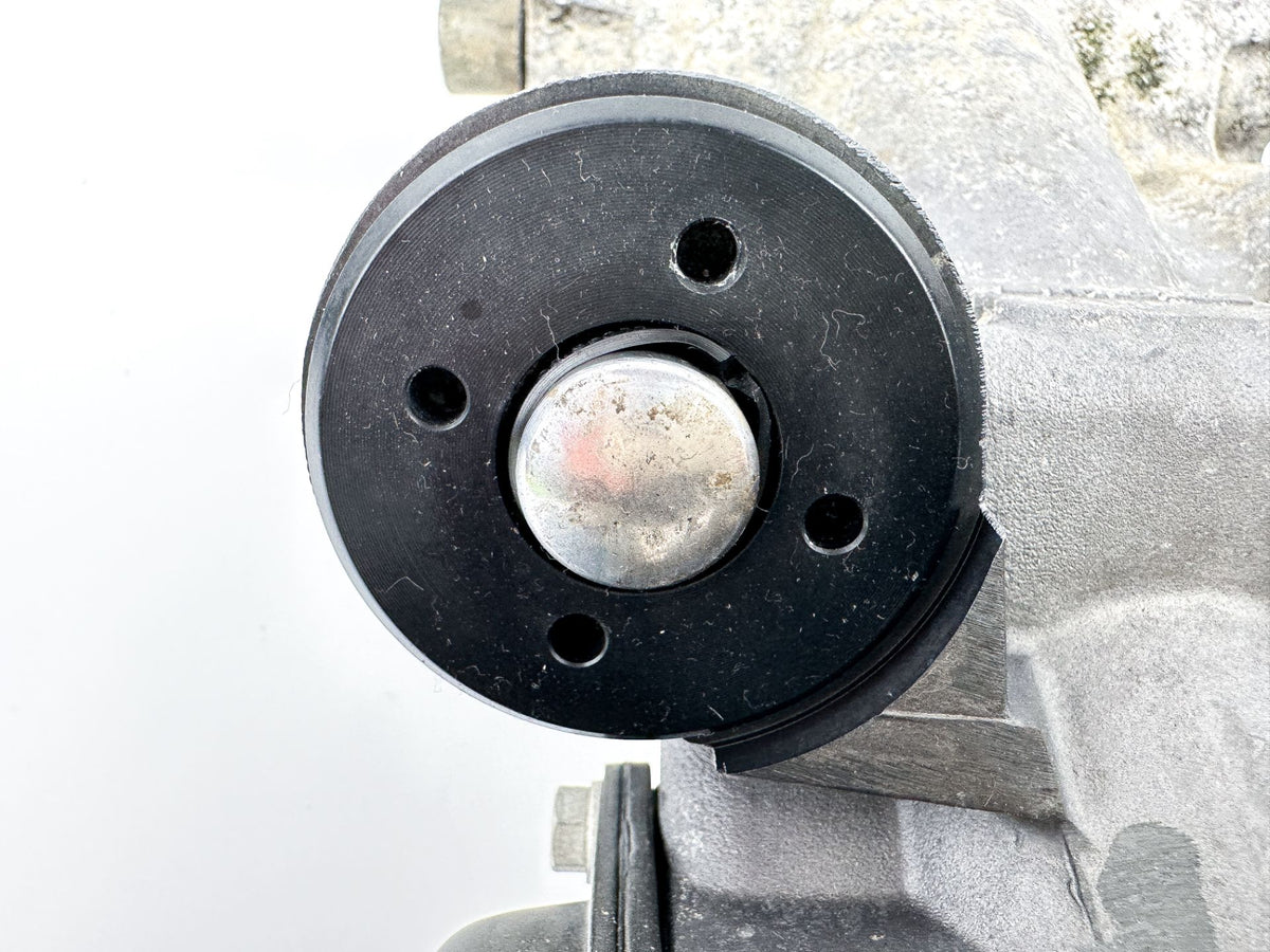 2003 Honda 225 HP 4 Stroke Outboard Power Trim Tilt Unit 04603-ZY3-000 - Leaks
