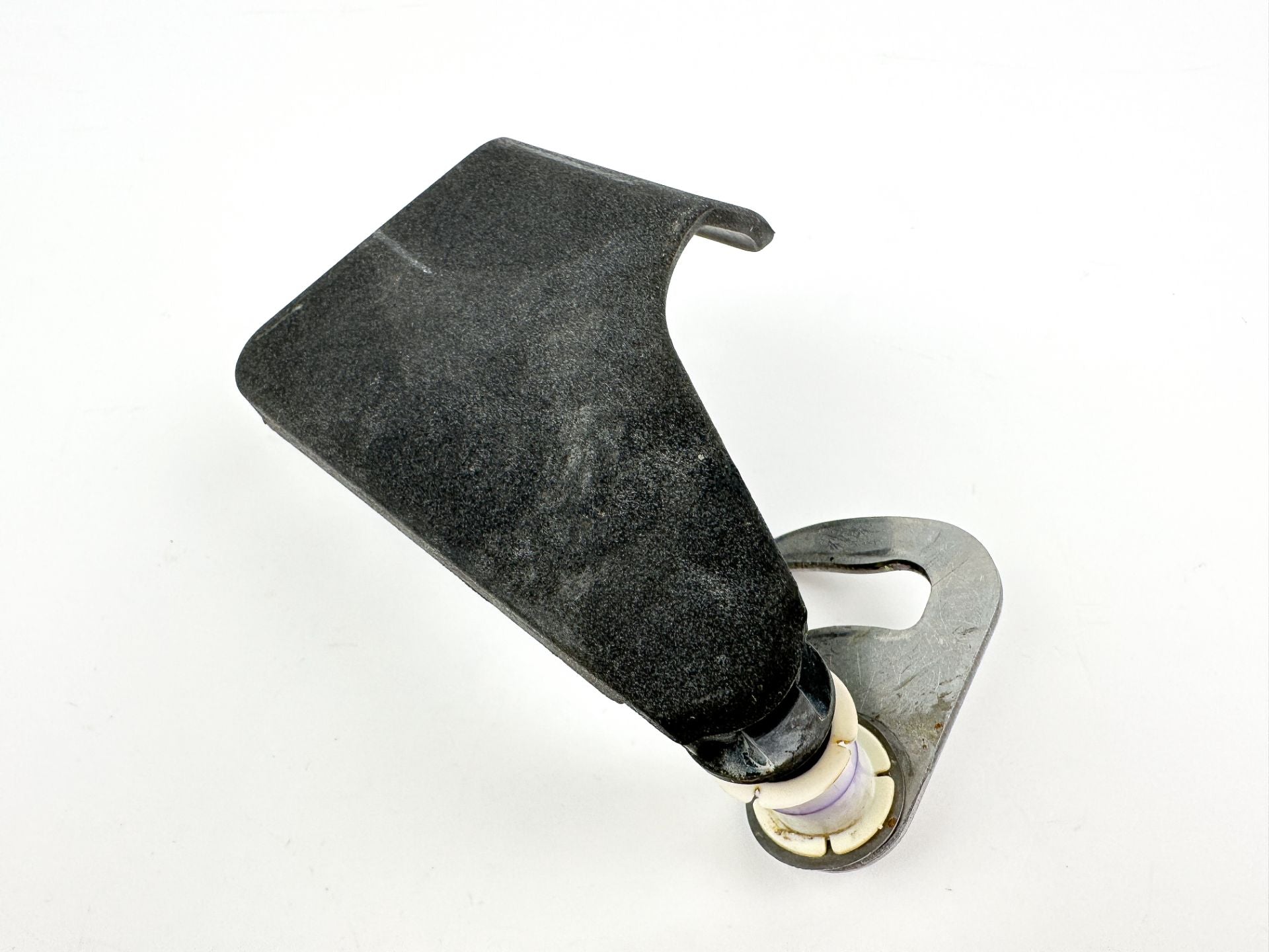 2007 Evinrude 250 HP 2 Stroke Outboard Starboard Latch Handle 5005708 OEM