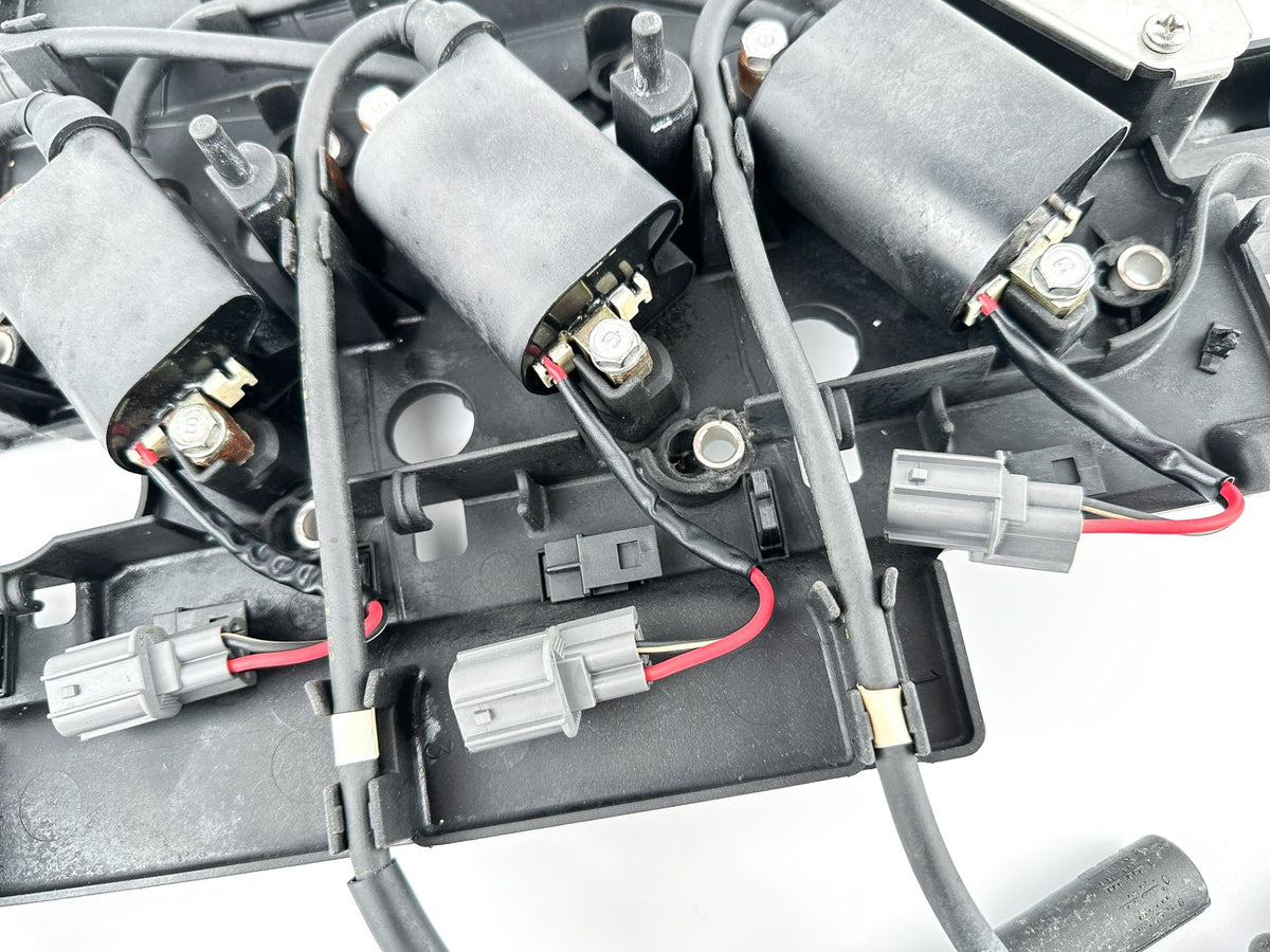 2004 Yamaha 225 HP 4 Stroke Outboard Ignition Coil Set W/ Plate 69J-82310-00-00 OEM