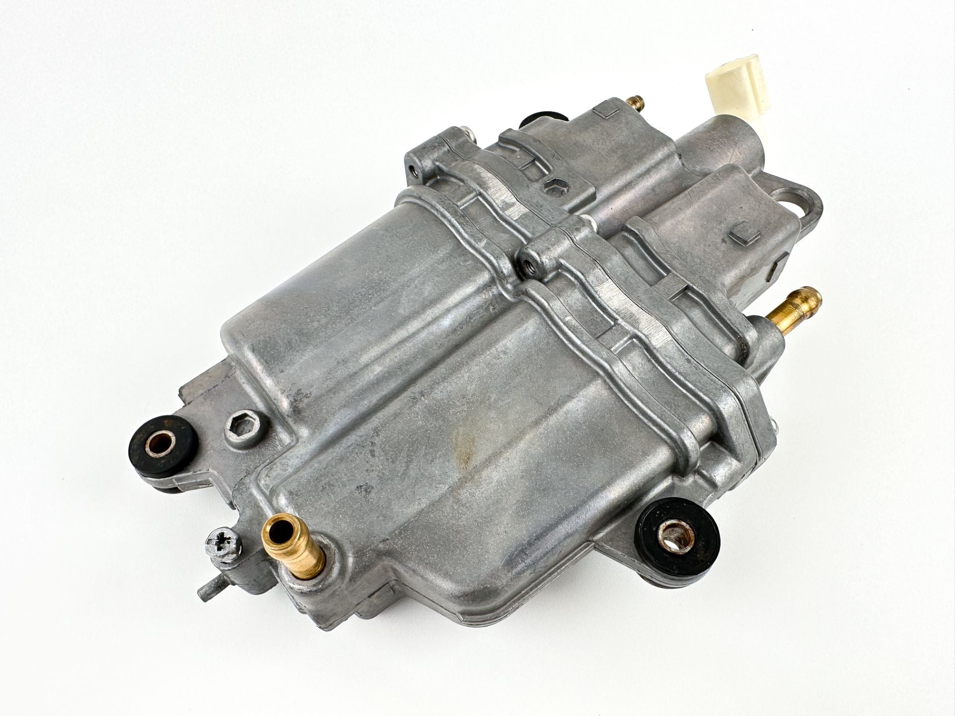 2003 Suzuki 140 HP 4 Stroke Outboard Vapor Separator Tank VST 15600-90J01 OEM