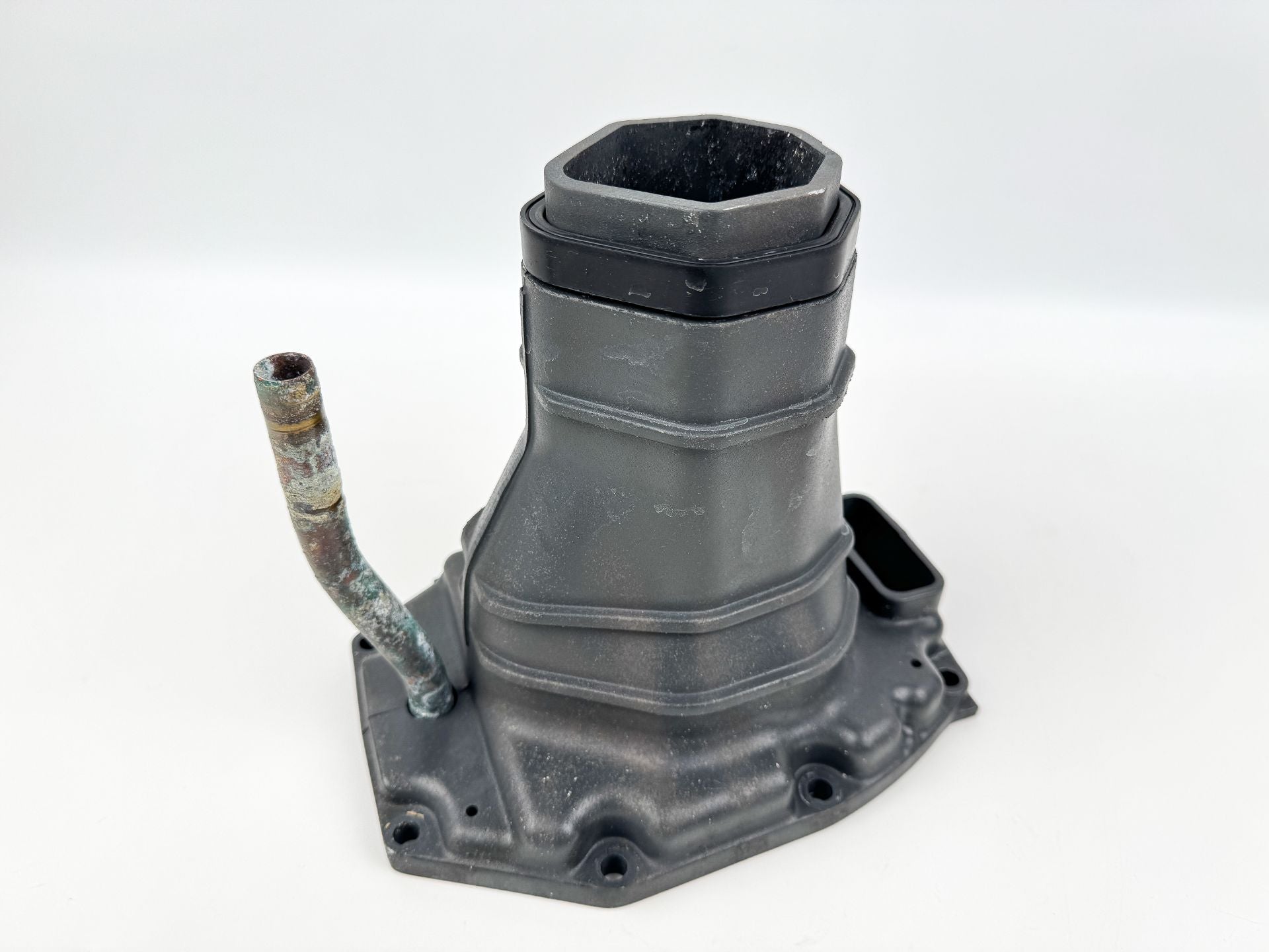 2011 Yamaha 150 HP 4 Stroke Outboard Exhaust Muffler 63P-14711-01-9S OEM