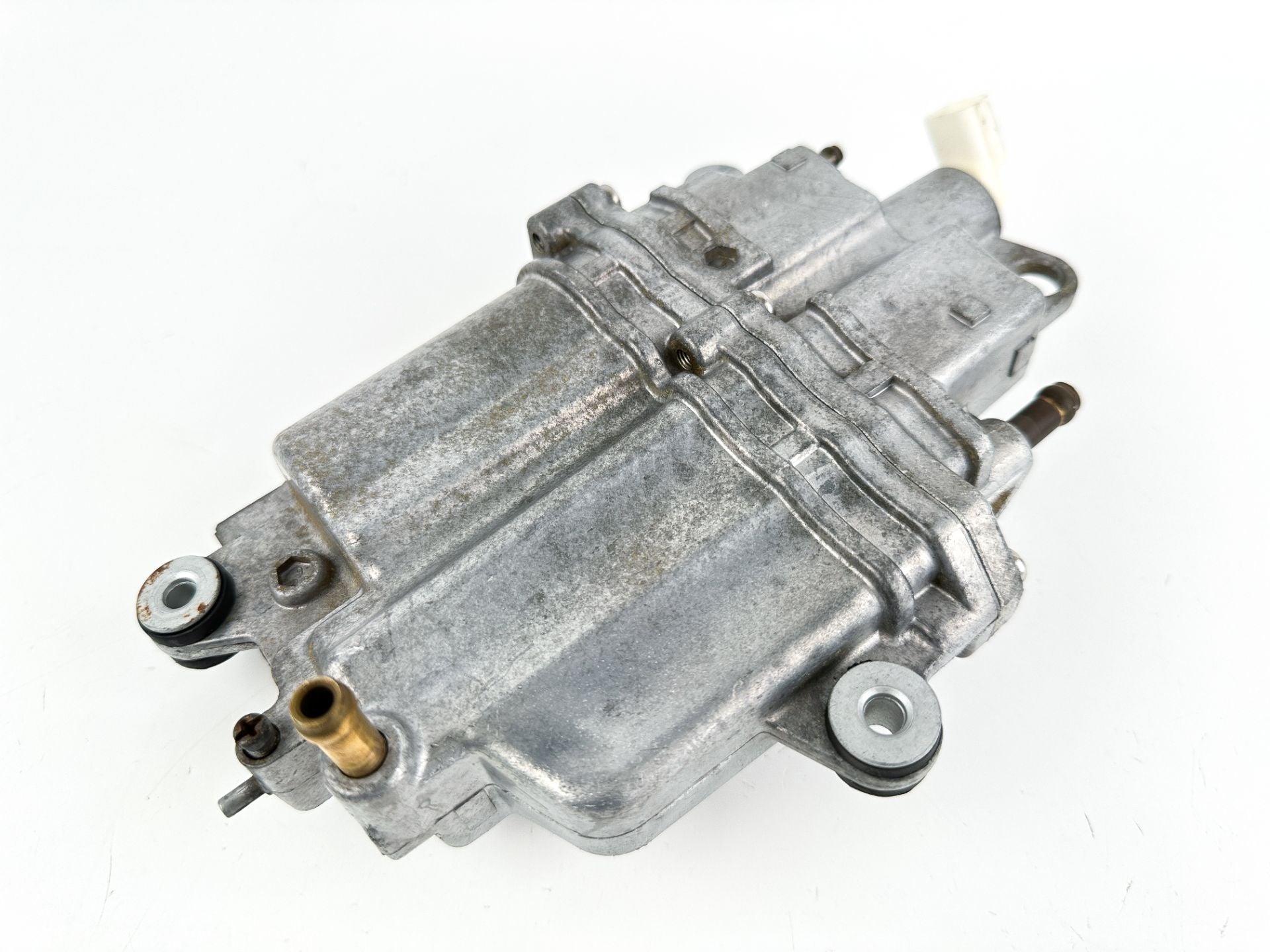 2004 Suzuki 115 HP 4 Stroke Outboard Vapor Separator Tank VST 15600-90J01 OEM