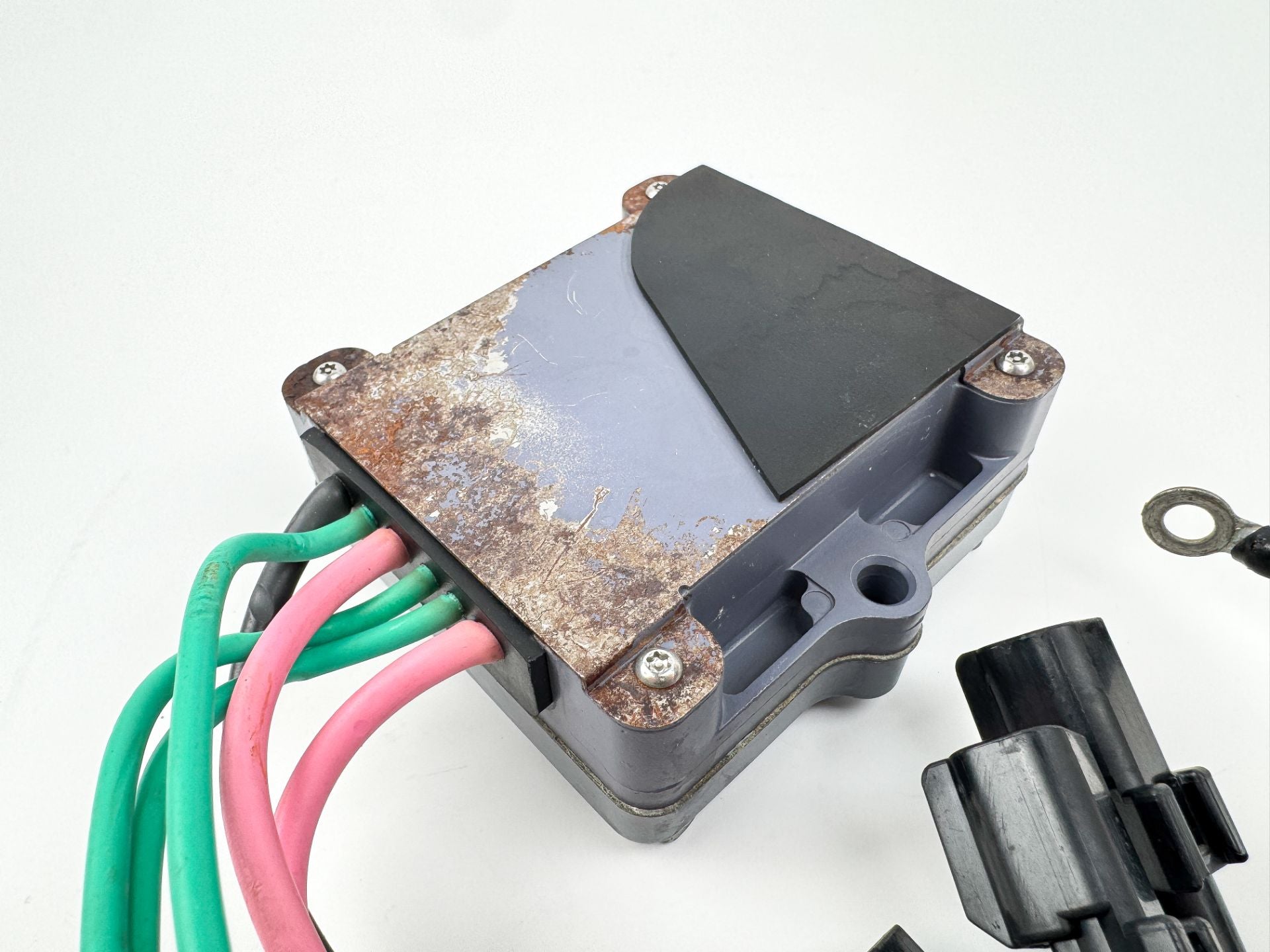 2005 Yamaha 300 HP HPDI 2 Stroke Outboard Rectifier & Regulator 60V-81960-01-00 OEM
