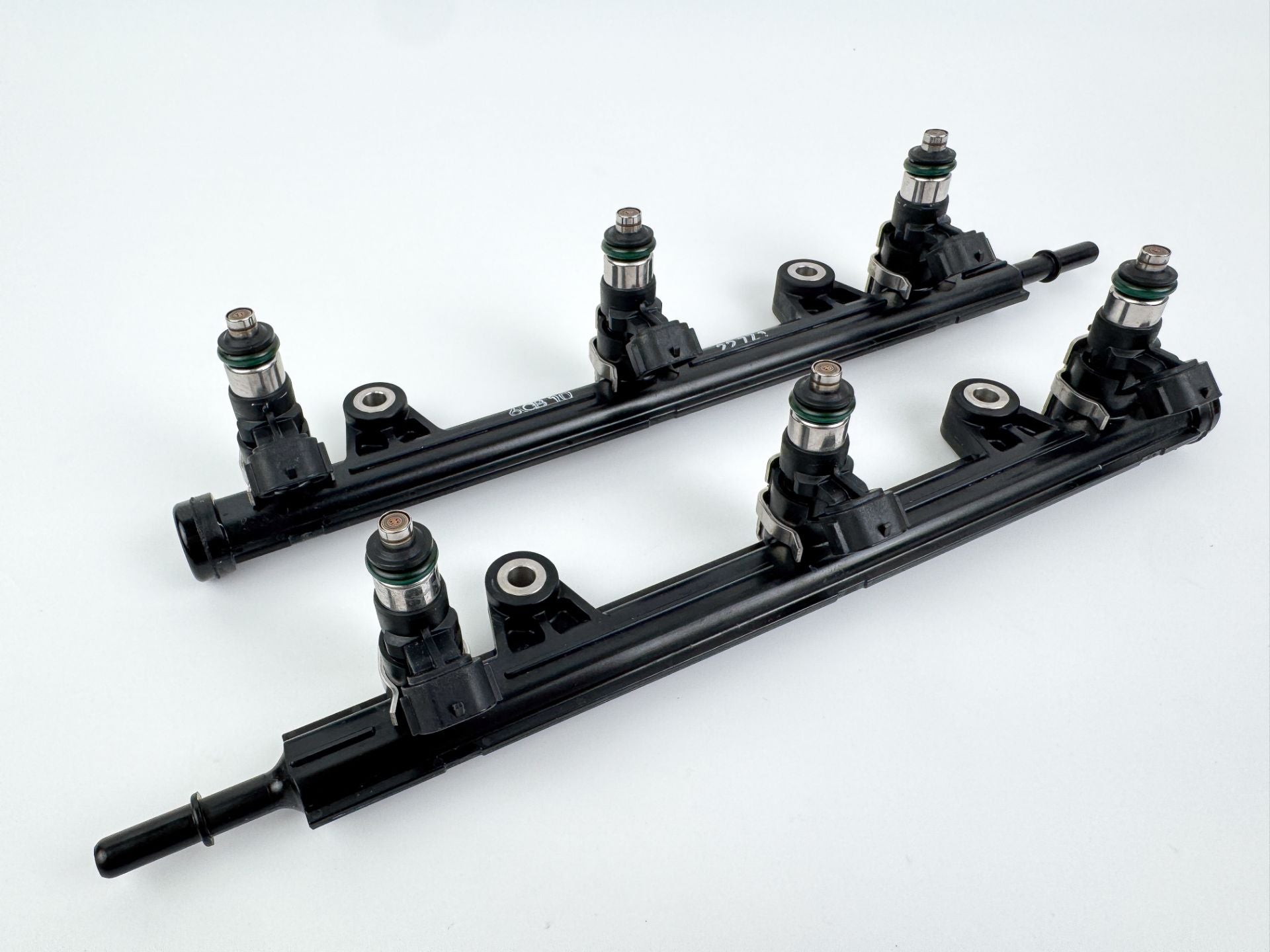2010 Yamaha 250 HP 4 Stroke Outboard Fuel Injector Set W/ Rail 6AW-13761-00-00 OEM