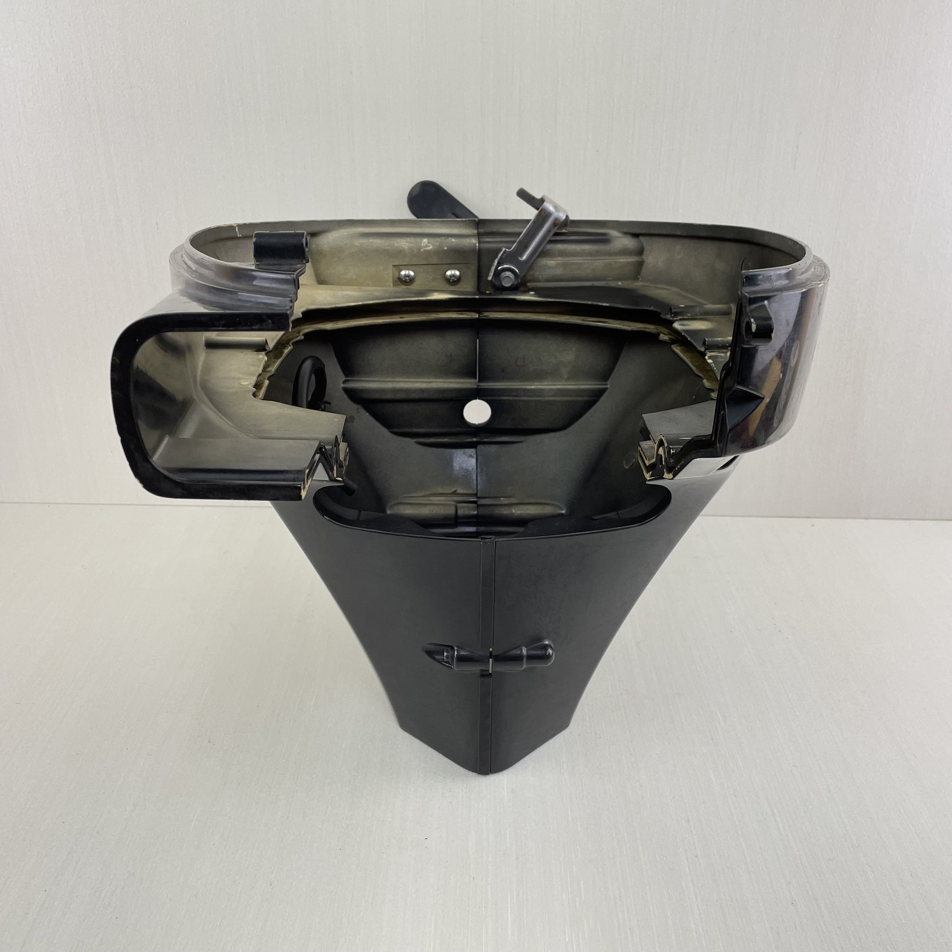 2011 Suzuki DF 25 HP 4 Stroke Twin-V Lower Cowling Set Left Right