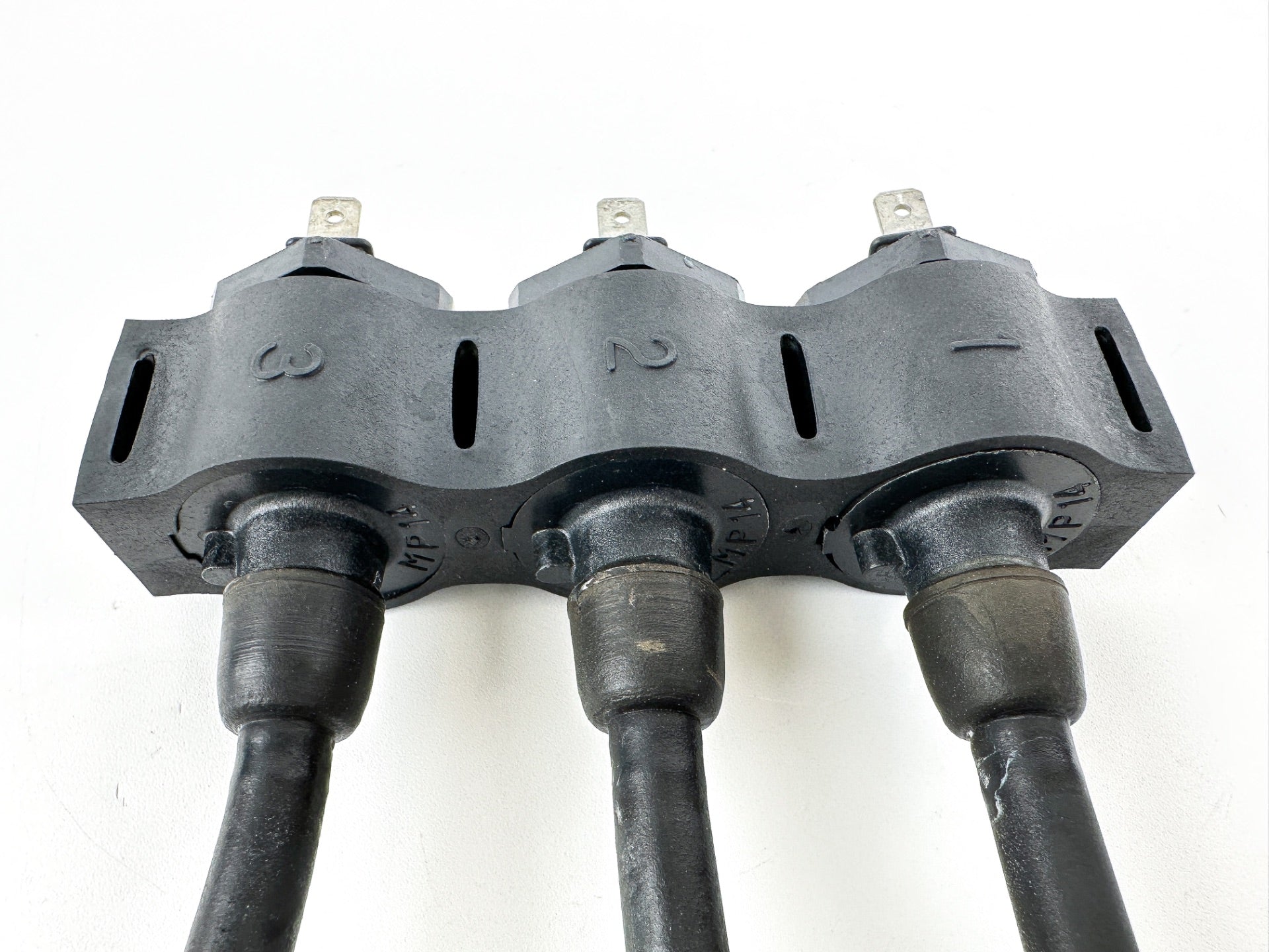 2002 Honda 50 HP 4 Stroke Outboard Ignition Coil Set 30511-ZV5-003 OEM