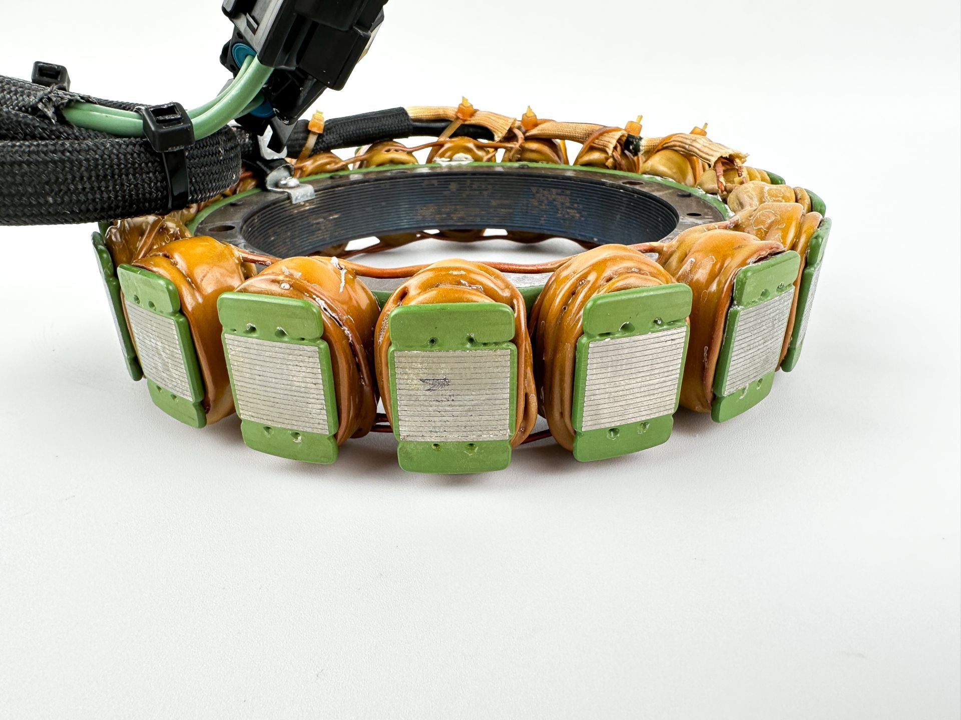 2007 Yamaha 250 HP 2 Stroke Outboard Stator Assembly 60V-81410-02-00 OEM