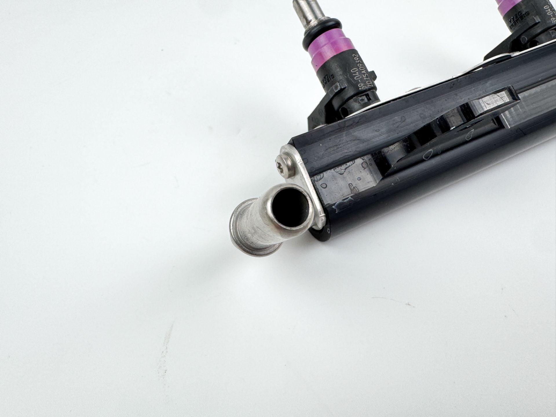 2007 Mercury 135 HP 4 Stroke Outboard Fuel Injector Set W/ Rail 8M0041571 OEM