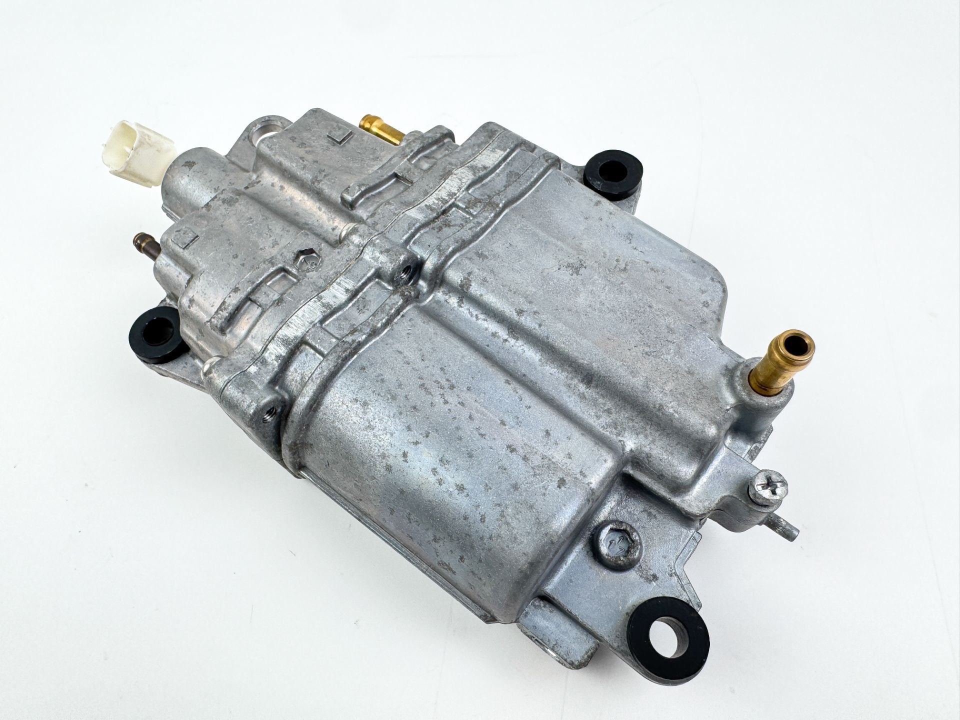 2011 Suzuki 115 HP 4 Stroke Outboard Vapor Separator Tank VST 15600-90J01 OEM