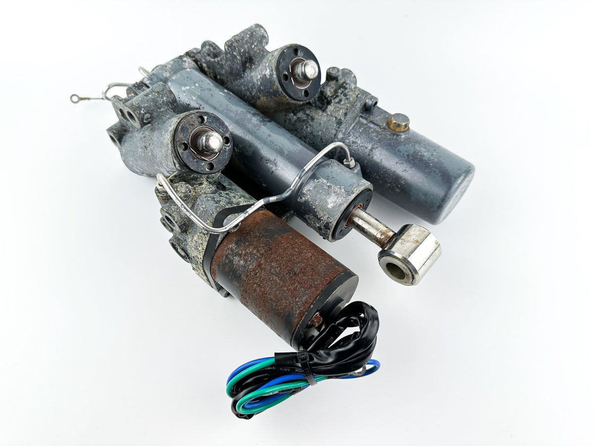 2002 Yamaha 200 HP 4 Stroke Outboard Power Trim Tilt Unit 69J-43800-00-4D - Parts