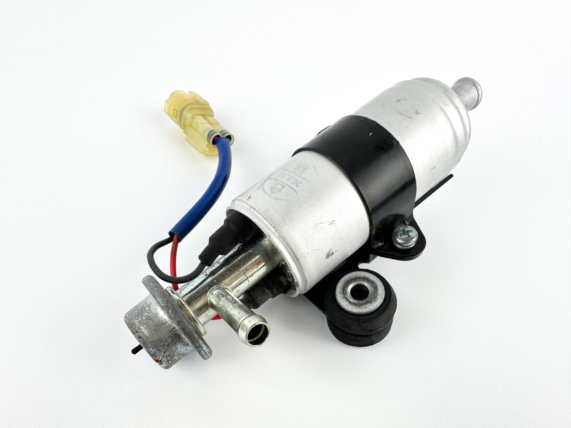 2004 Suzuki 200 HP 4 Stroke Outboard Low Pressure Fuel Pump 15100-94900 OEM