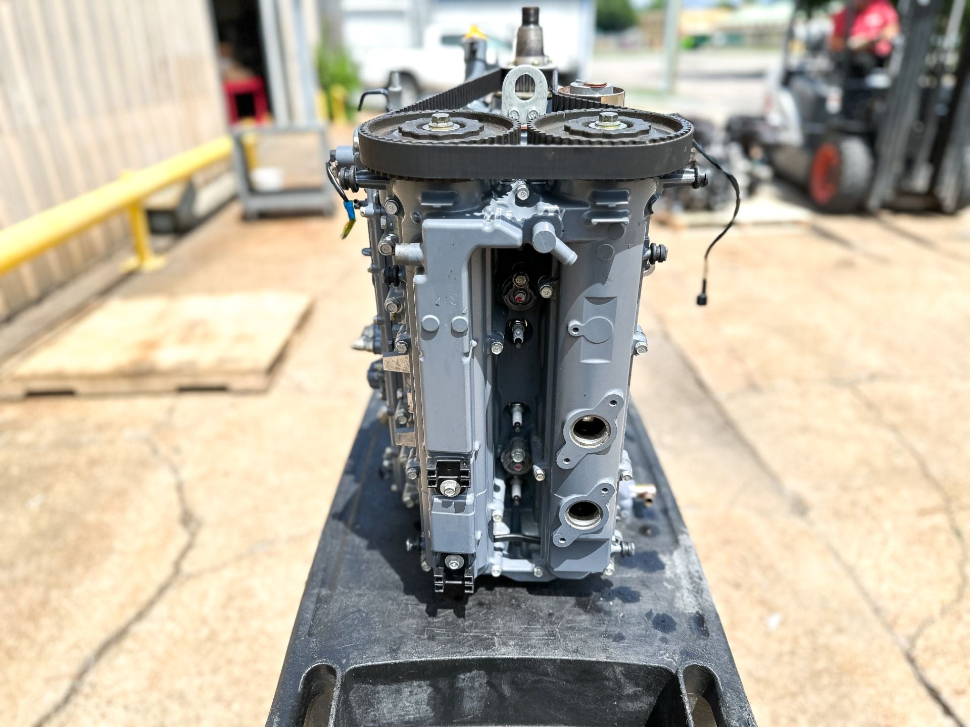 2004 Yamaha 150 HP 4 Stroke Outboard Powerhead 63P-W009B-00-1S OEM