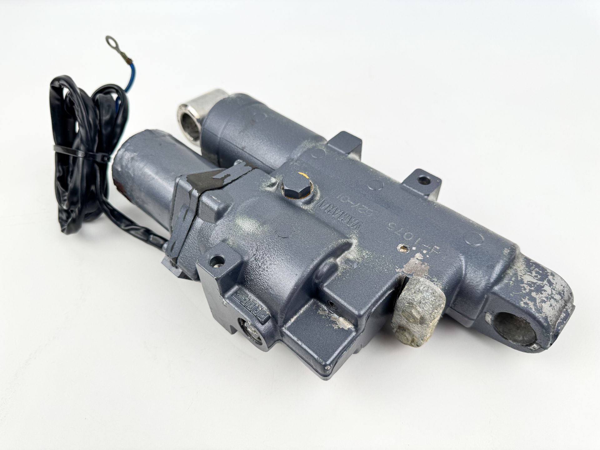 2002 Yamaha 50 HP 4 Stroke Outboard Power Trim Tilt Unit 62Y-43800-00-4D OEM