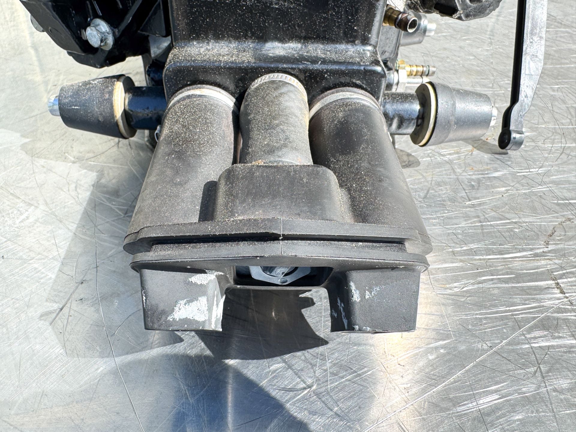2005 Evinrude 115 HP 2 Stroke Outboard Powerhead OEM