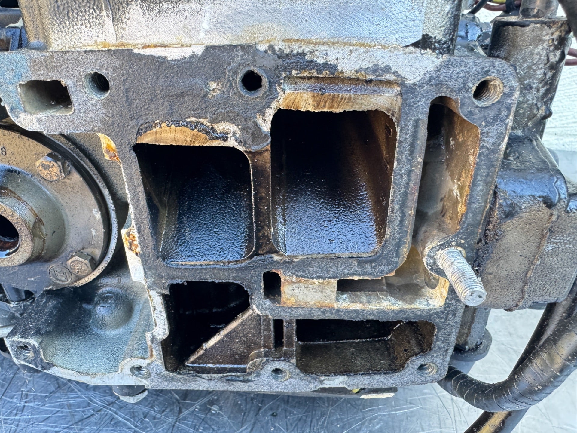 1995 Evinrude 40 HP 2 Stroke Outboard Powerhead 0437341 OEM