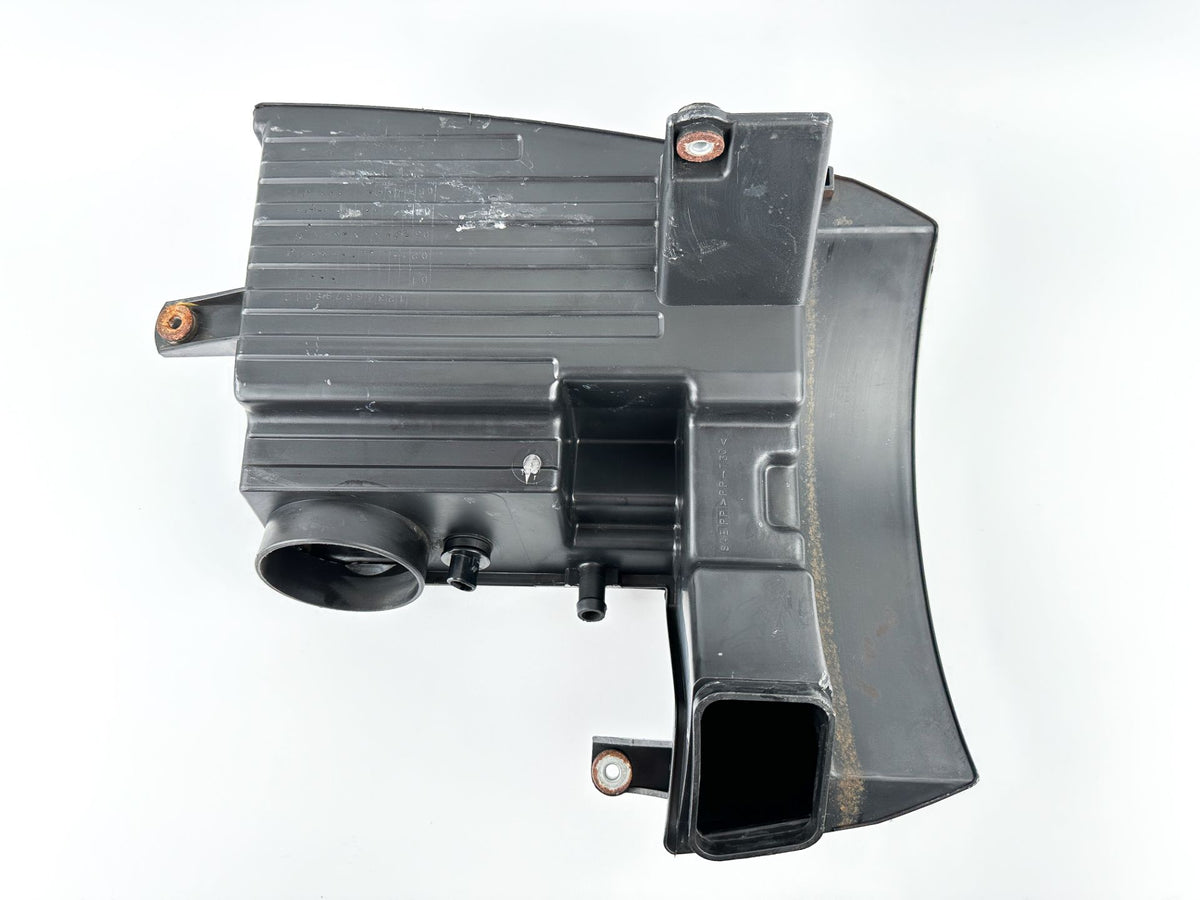 2011 Suzuki 140 HP 4 Stroke Outboard Intake Air Silencer Assembly 13810-90J01 OEM