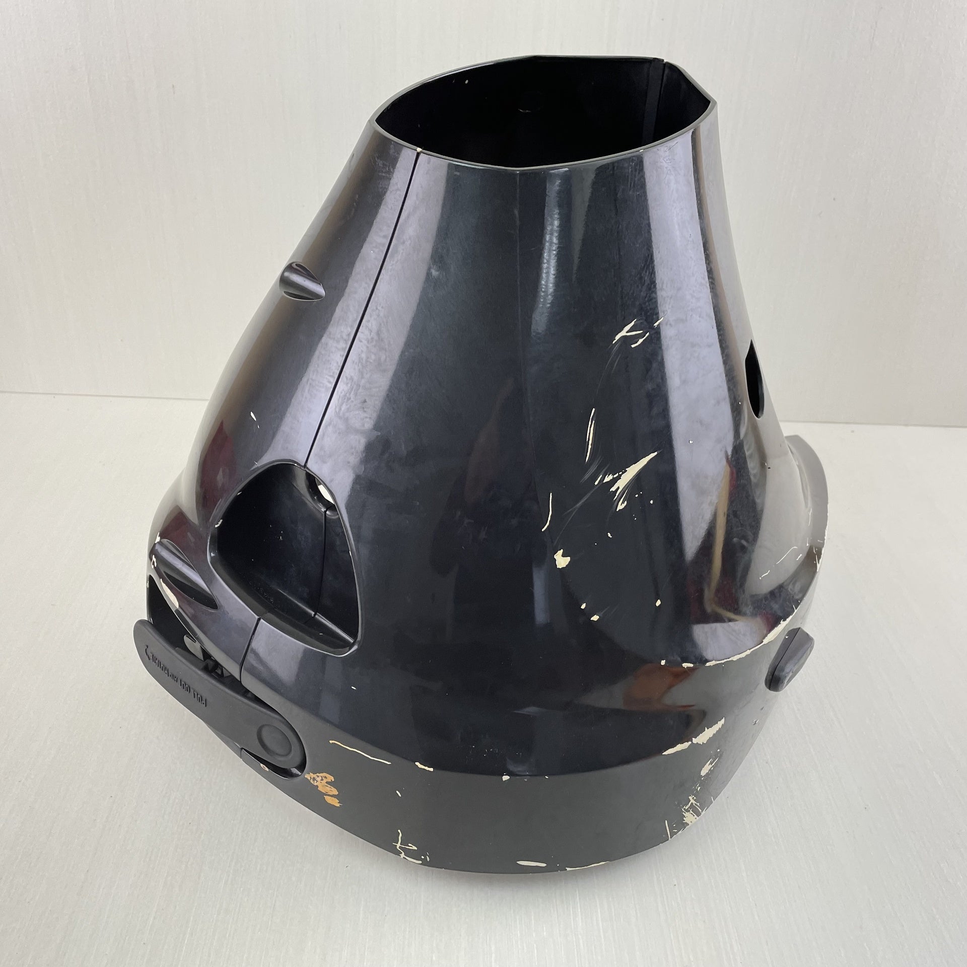 2011 Suzuki DF 25 HP 4 Stroke Twin-V Lower Cowling Set Left Right