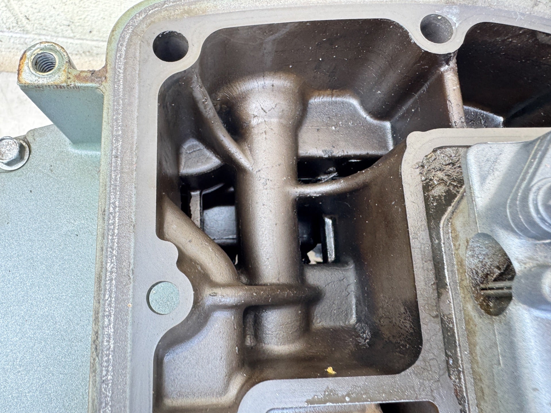 2003 Yamaha 115 HP 4 Stroke Outboard Complete Midsection & Swivel Bracket 64E-43311-10-8D OEM