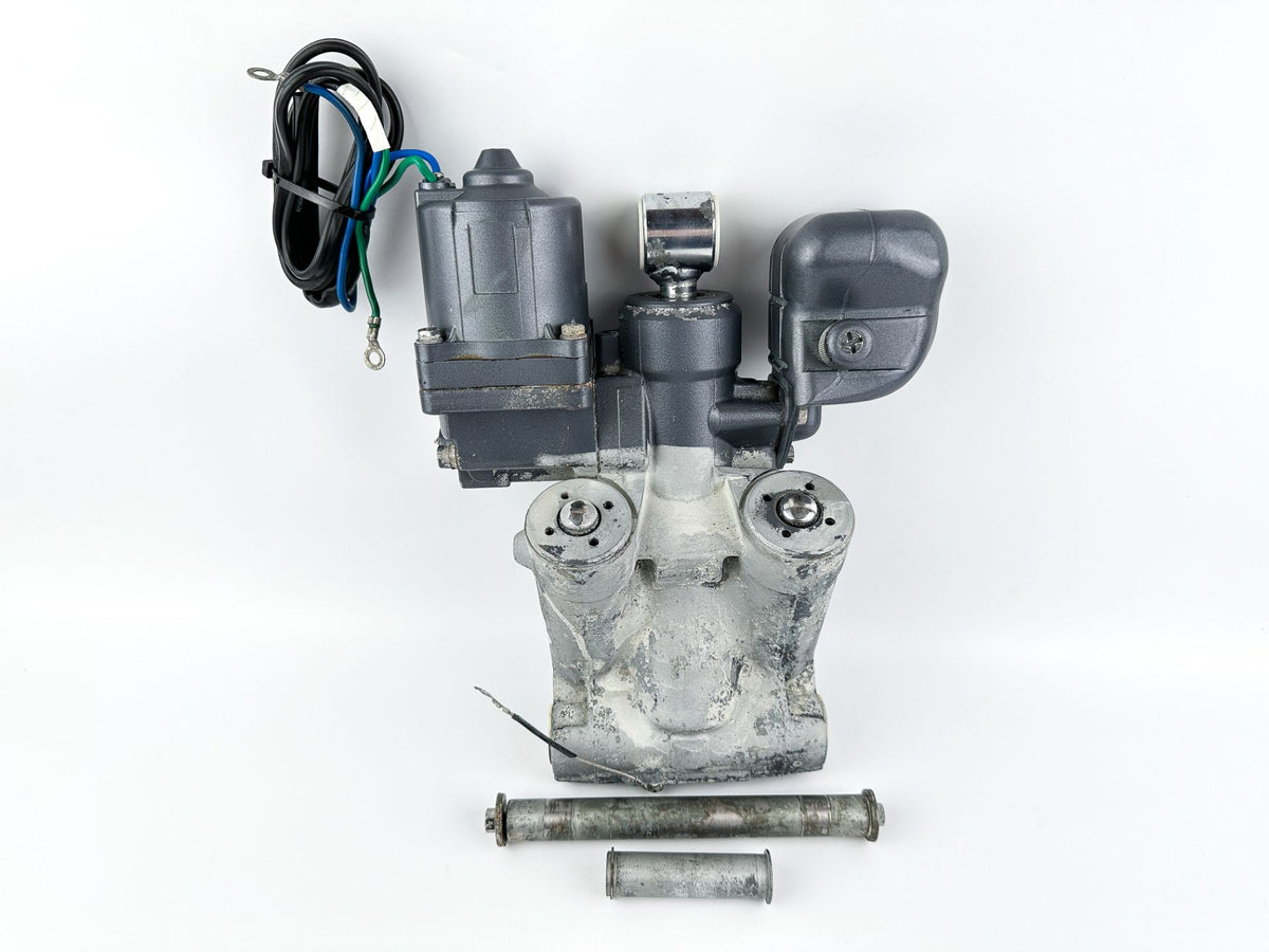 2002 Yamaha 200 HP 2 Stroke Outboard Power Trim Tilt Unit 68F-43800-00-4D OEM