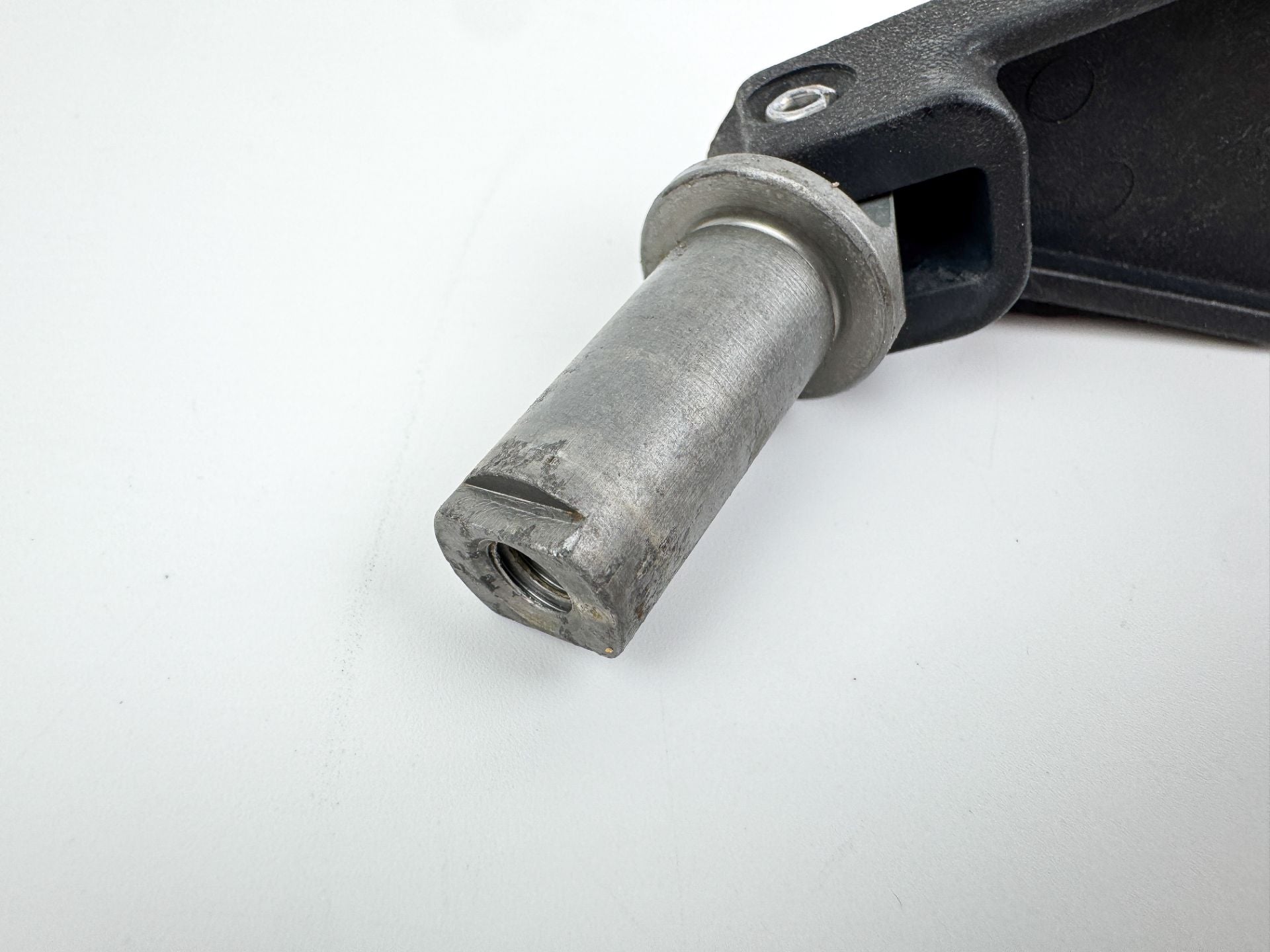 2008 Evinrude 300 HP 2 Stroke Outboard Rear Latch Handle 5005709 OEM