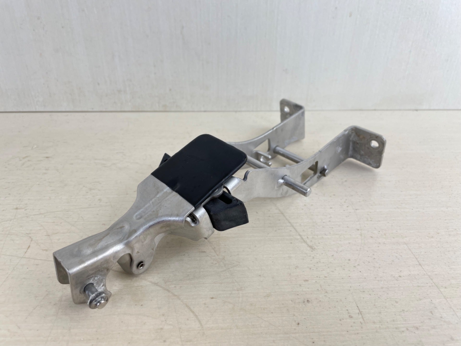 Mercury Verado Front Cowling Latch Bracket Assembly 888976T01