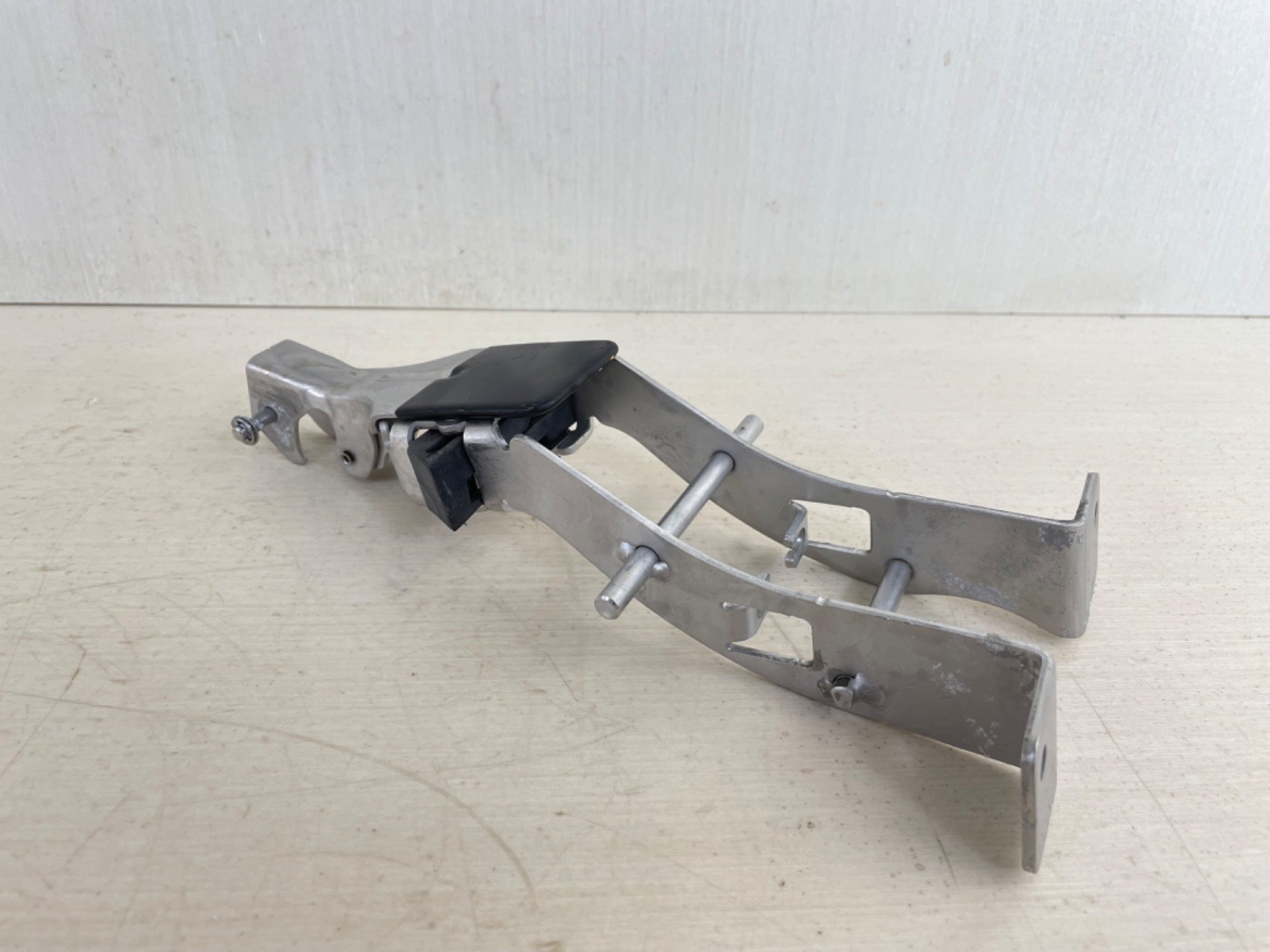 Mercury Verado Front Cowling Latch Bracket Assembly 888976T01