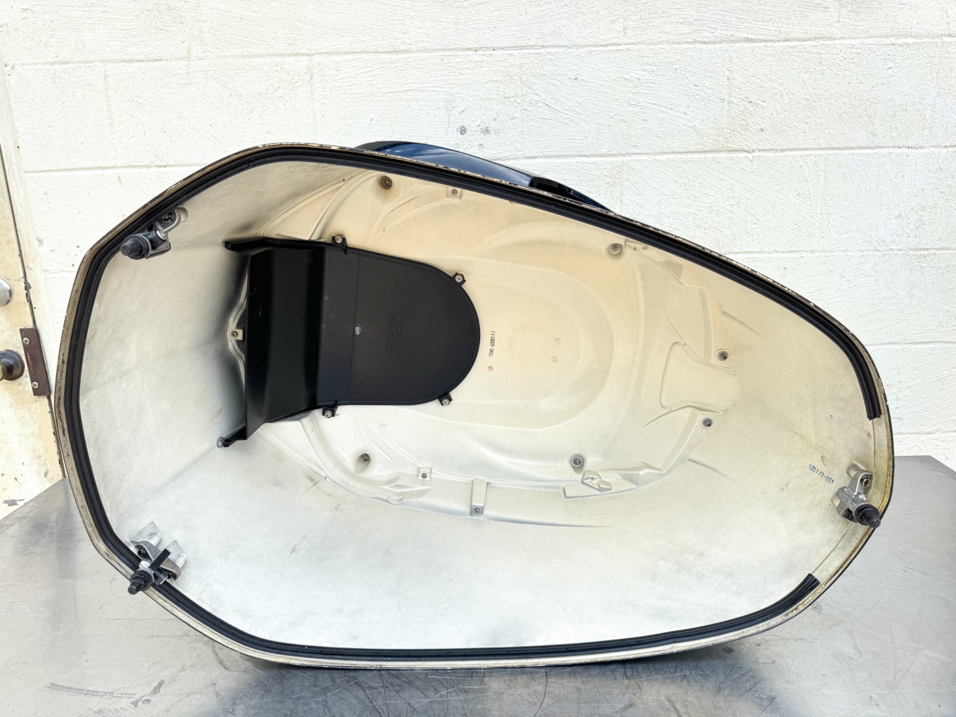 2013 Yamaha 250 HP 4 Stroke Outboard Top Cowling 6CB-42610-00-00 OEM