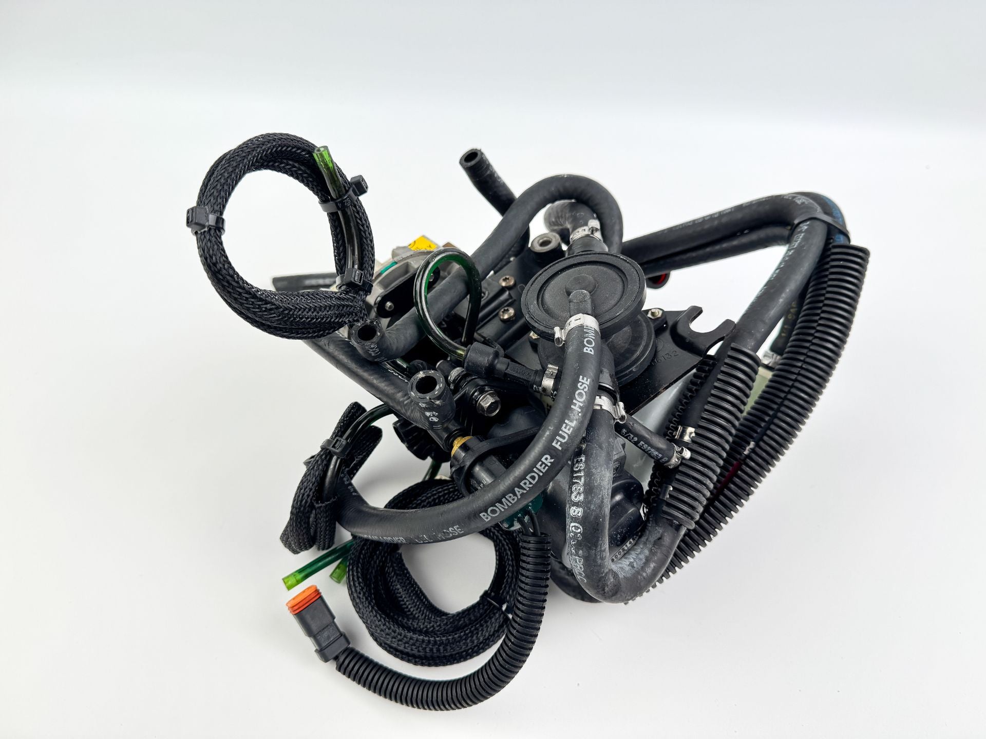 2005 Evinrude 115 HP 2 Stroke Outboard Oil Manifold & Pump 5000836 OEM