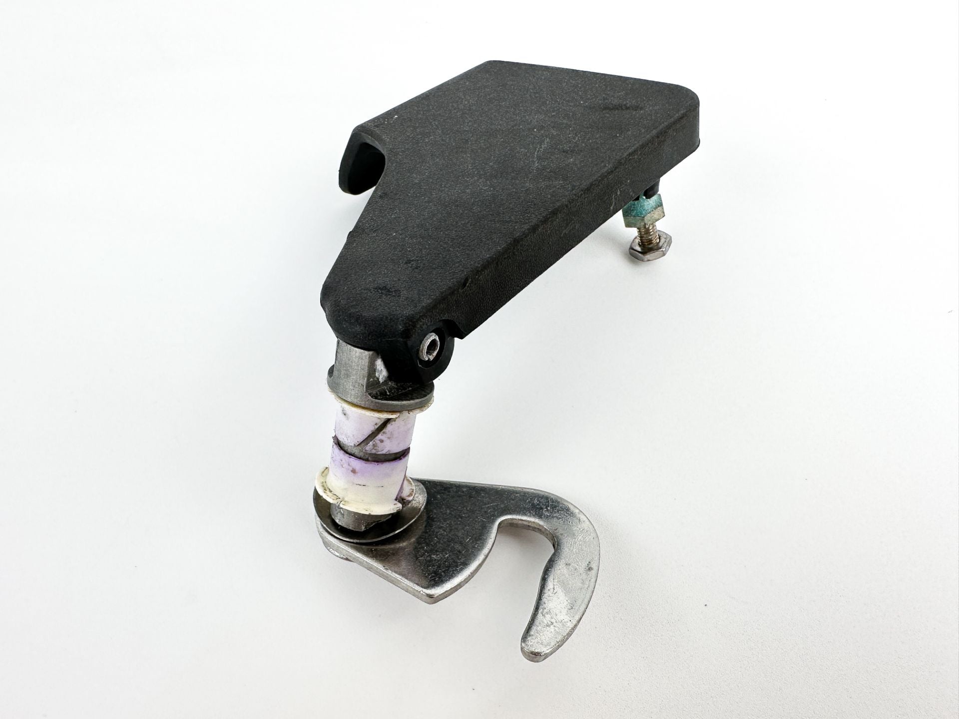 2013 Evinrude 250 HP 2 Stroke Outboard Port Latch Handle 5005707 OEM
