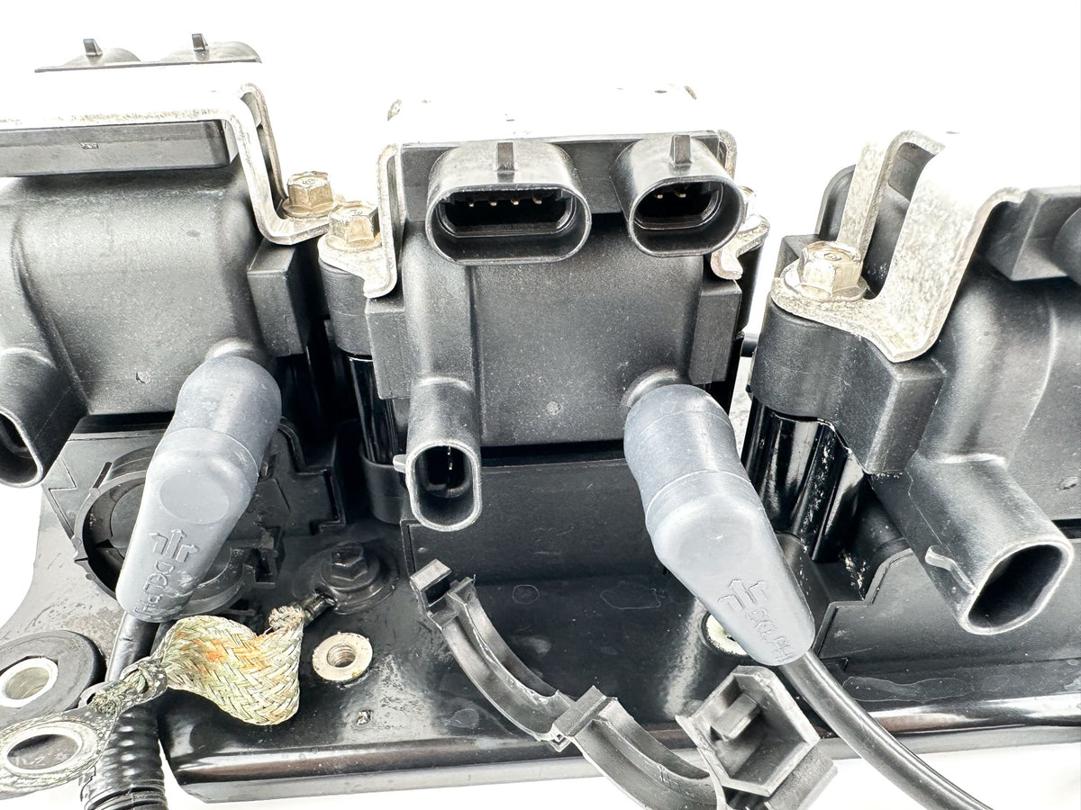 2005 Mercury 150 HP 2 Stroke Outboard Ignition Coil Set W/ Plate 856991A1 OEM