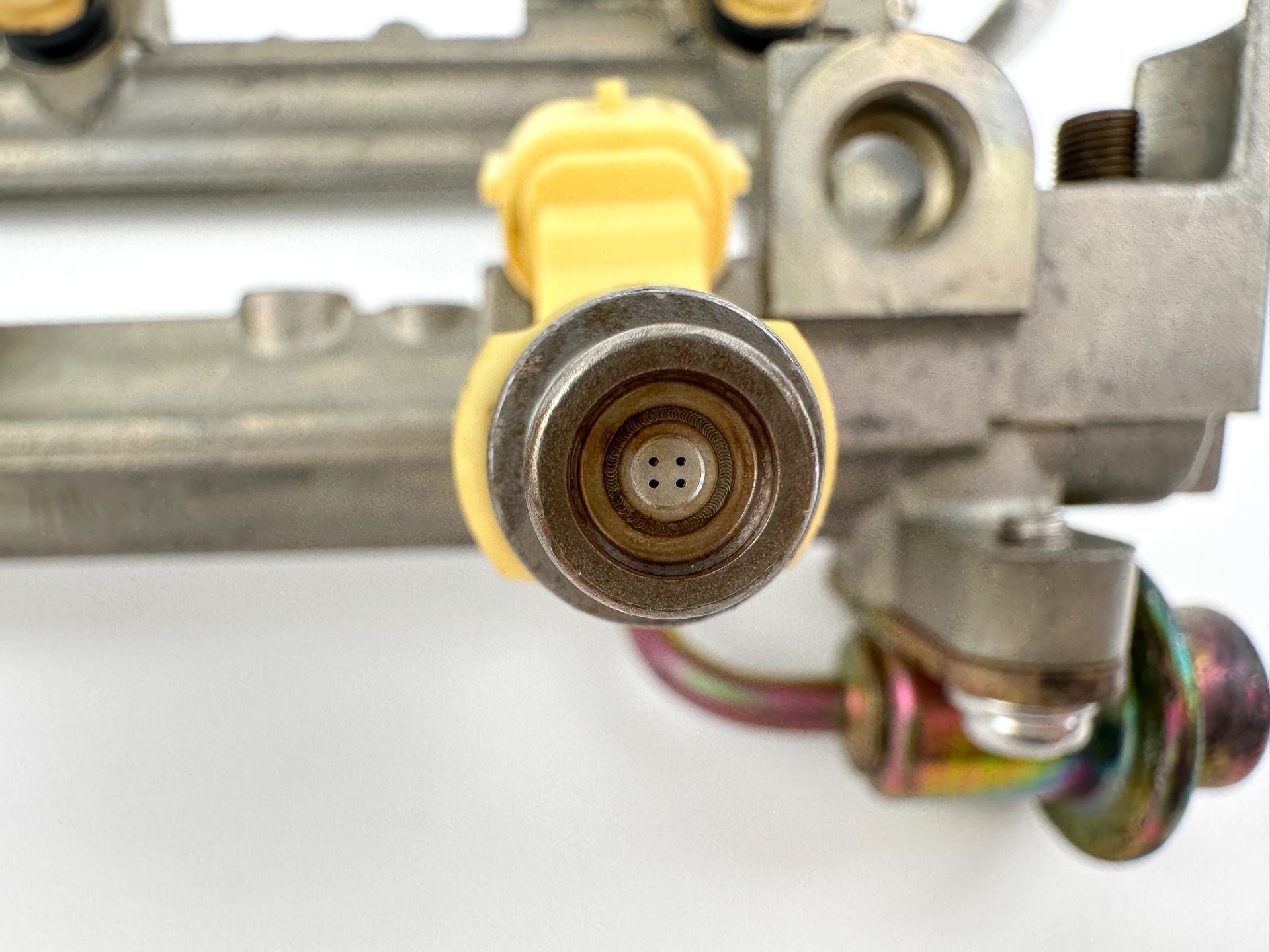2004 Yamaha 225 HP 4 Stroke Outboard Fuel Injector Set W/ Rail 69J-13761-00-00 OEM