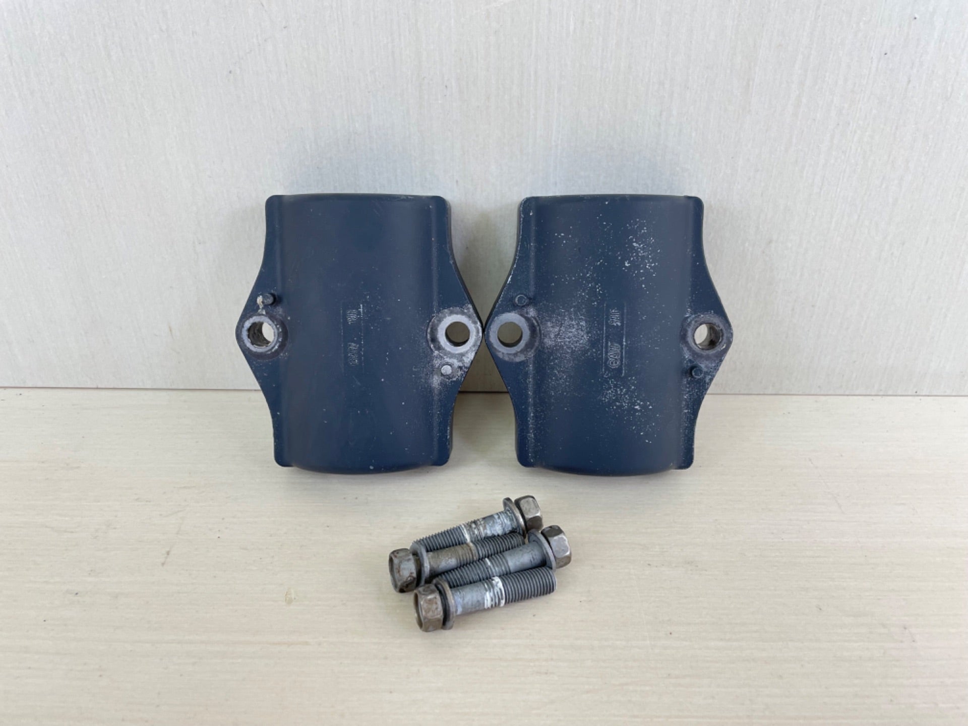 2013 Yamaha F 350HP 4 Stroke Outboard Lower Motor Mount Cover Housing 6AW-44552-00-CA