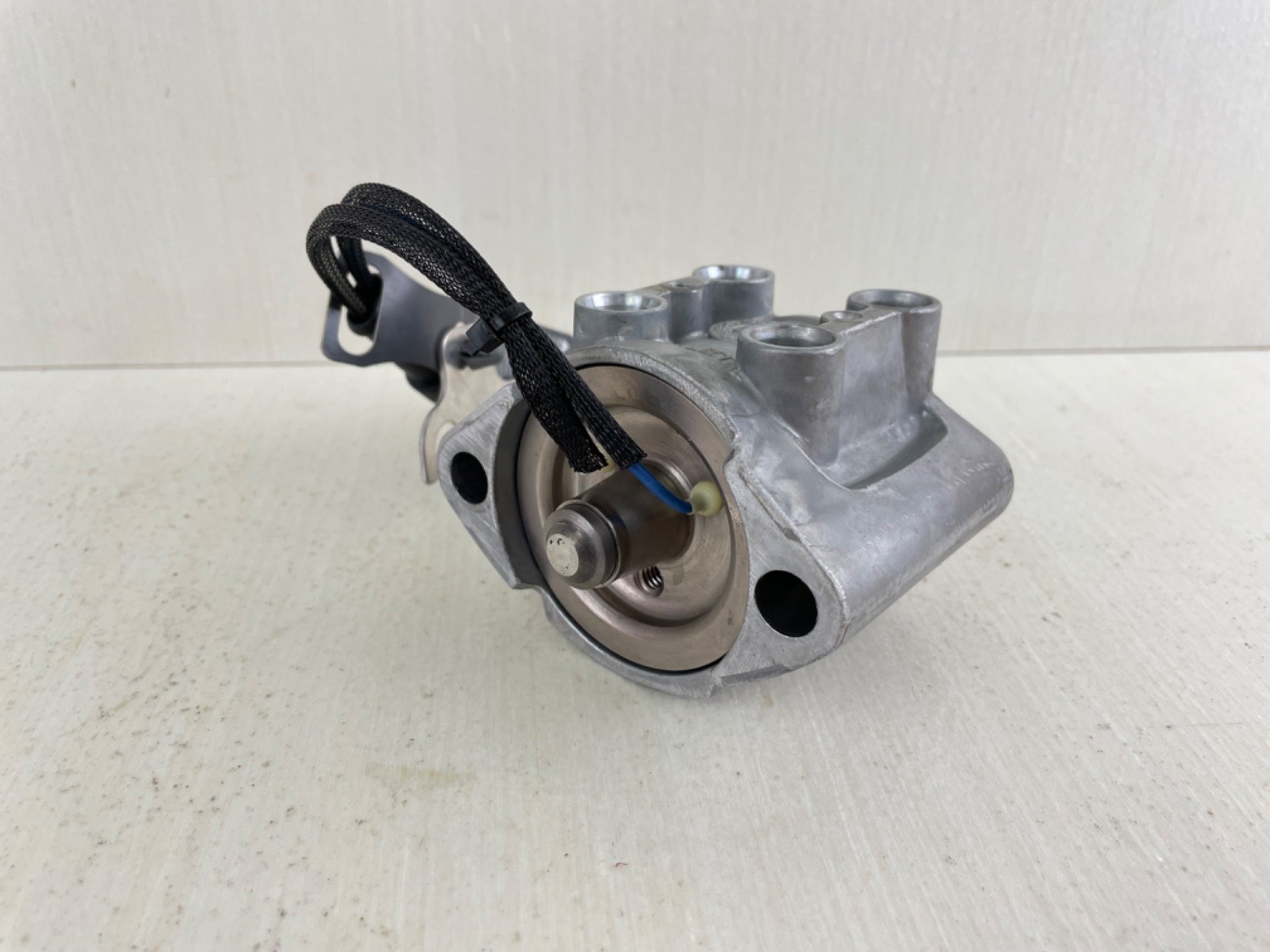 5008826 Evinrude 40 50 60 75 90 HP 2 Stroke Etec Outboard Fuel Injector Assembly