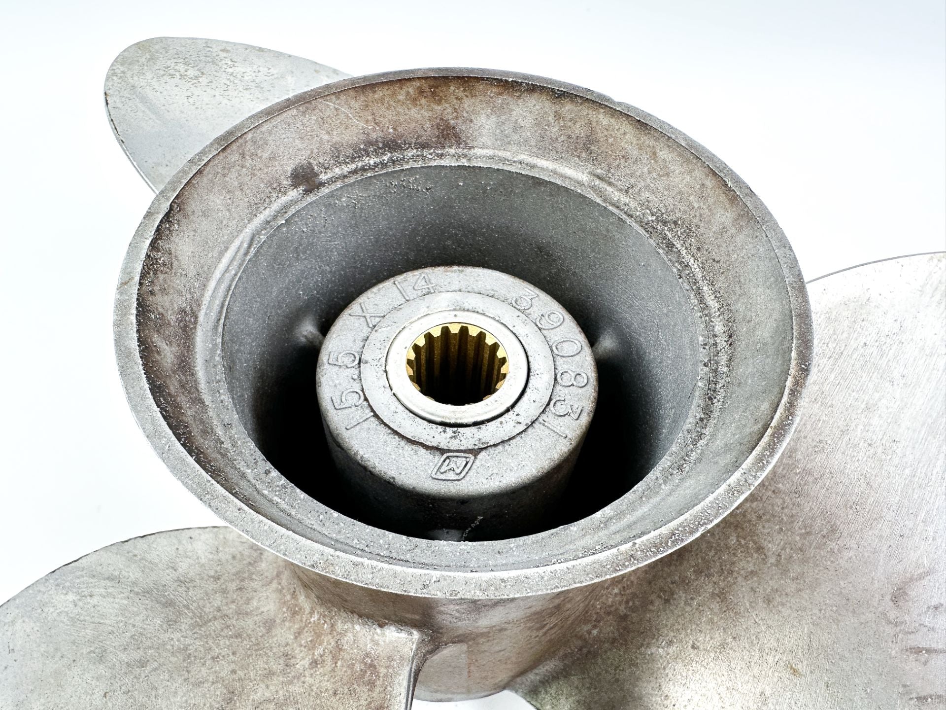 Johnson Evinrude 15 1/2 x 14 Prop Propeller 390831 Needs Hub