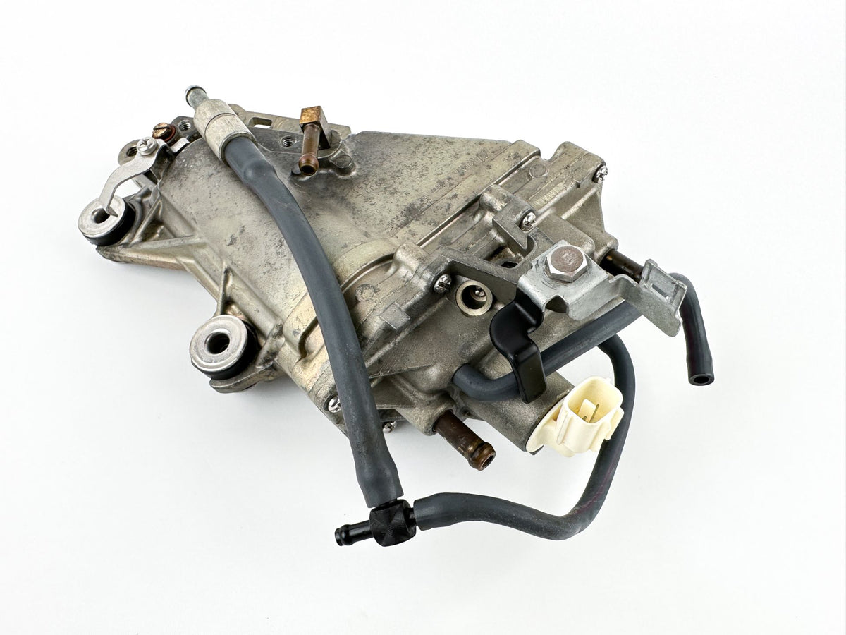 2004 Yamaha 225 HP 4 Stroke Outboard VST Float Chamber Assembly 69J-24410-00-00 OEM