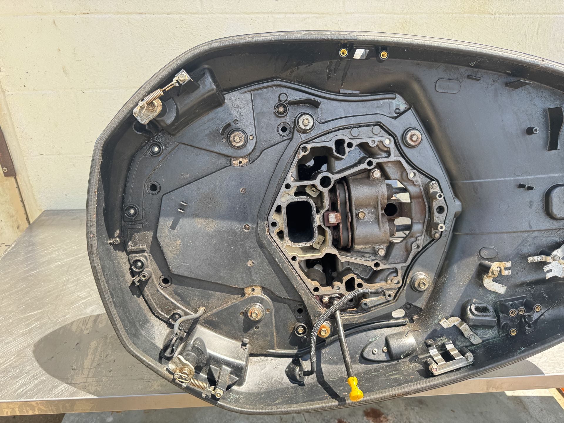 2012 Yamaha 300 HP 4 Stroke Outboard Upper Casing Midsection Complete XL