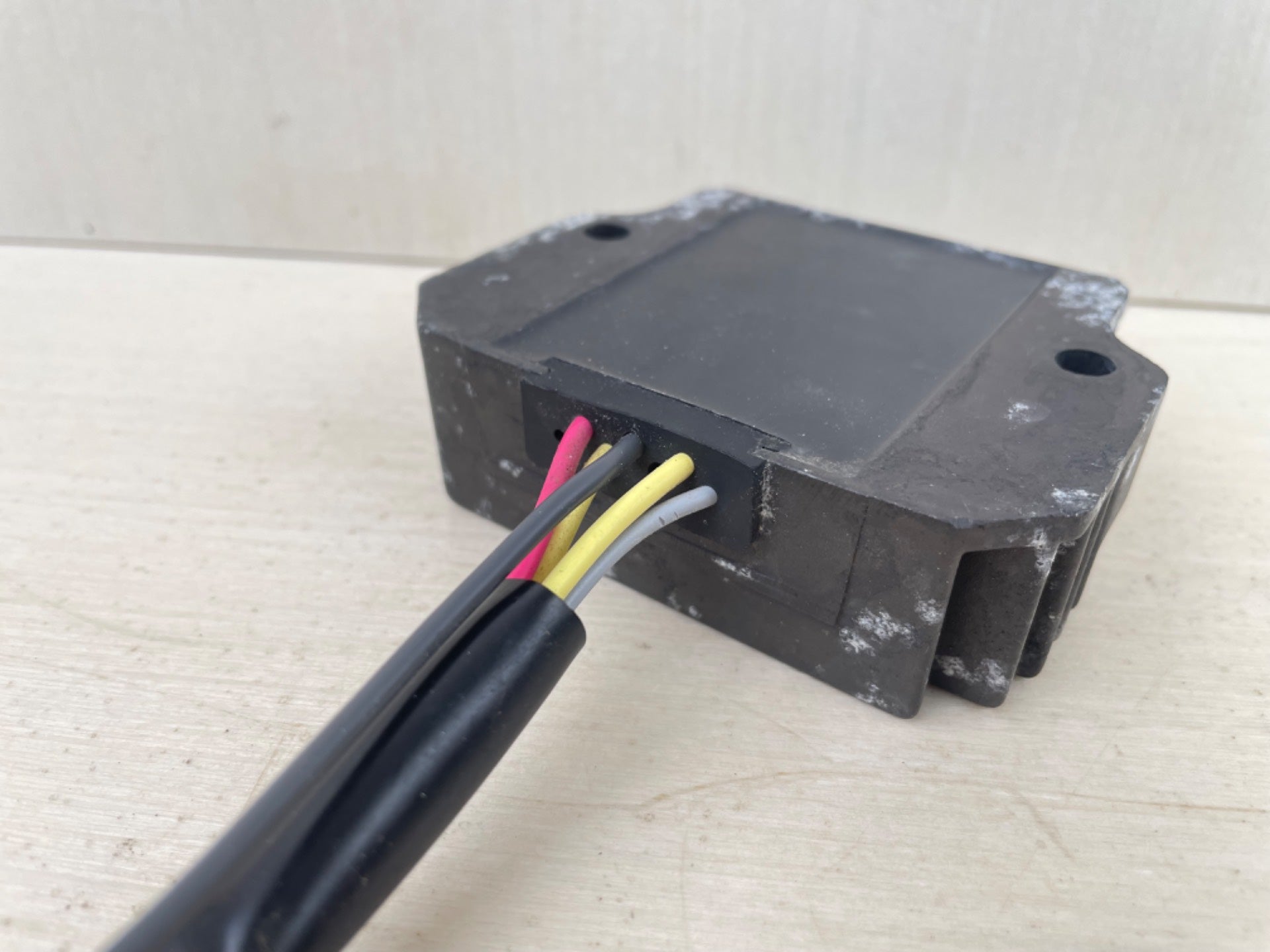 2002 Yamaha 30HP F30 4 Stroke Rectifier & Regulator Assembly 65W-81960-10-00