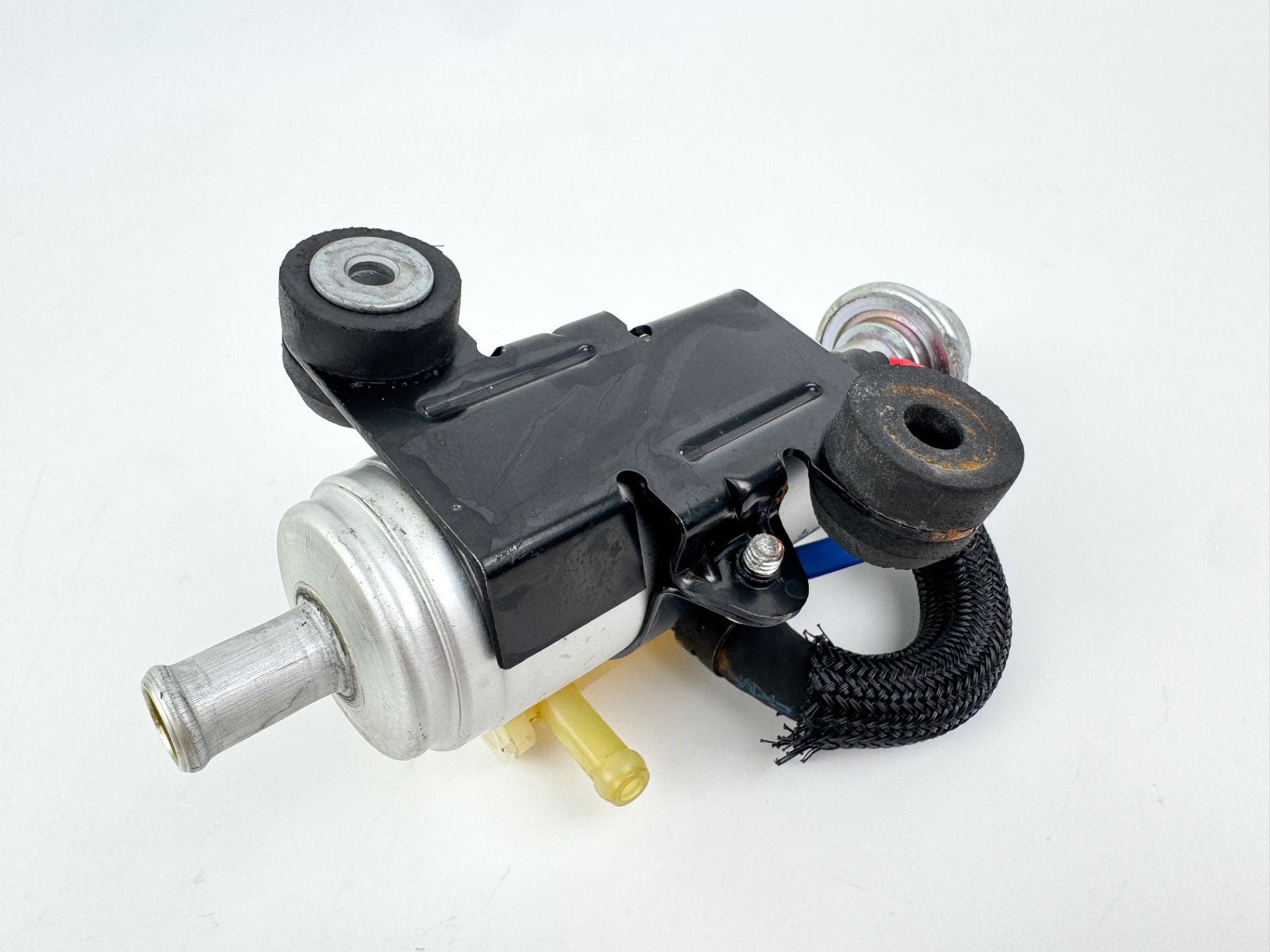 2010 Suzuki 250 HP 4 Stroke Outboard Fuel Pump 15100-94900 OEM
