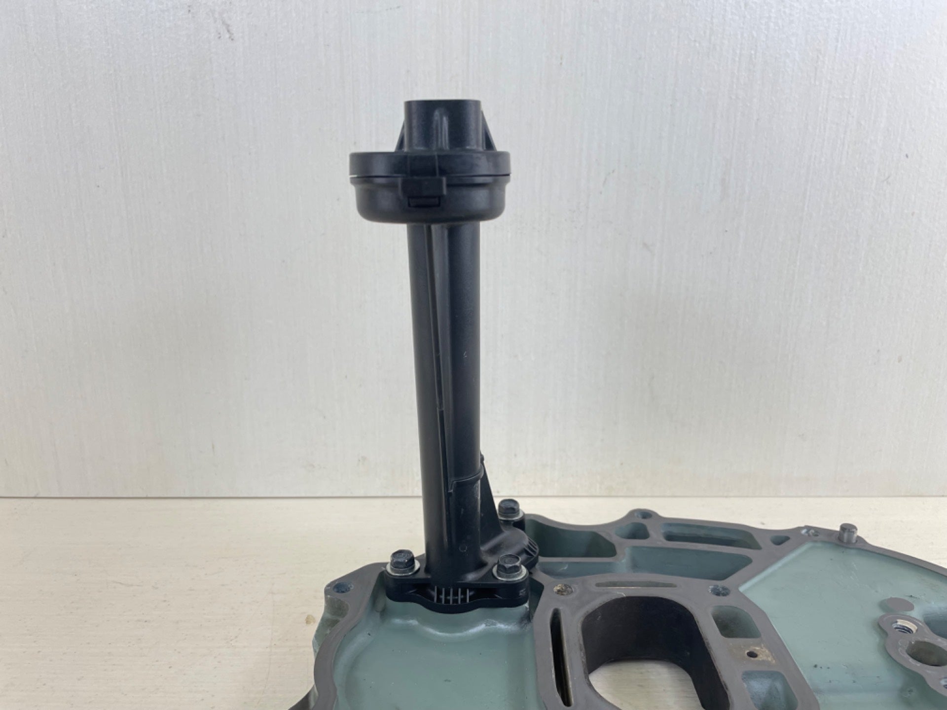 2006 Yamaha 250HP 4 Stroke Outboard Exhaust Manifold & Oil Strainer 69J-41131-10-CA