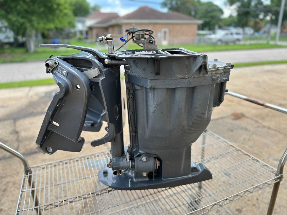 2017 Yamaha 200 HP 4 Stroke Outboard Complete Midsection & Swivel Bracket 6DA-45111-00-8D OEM