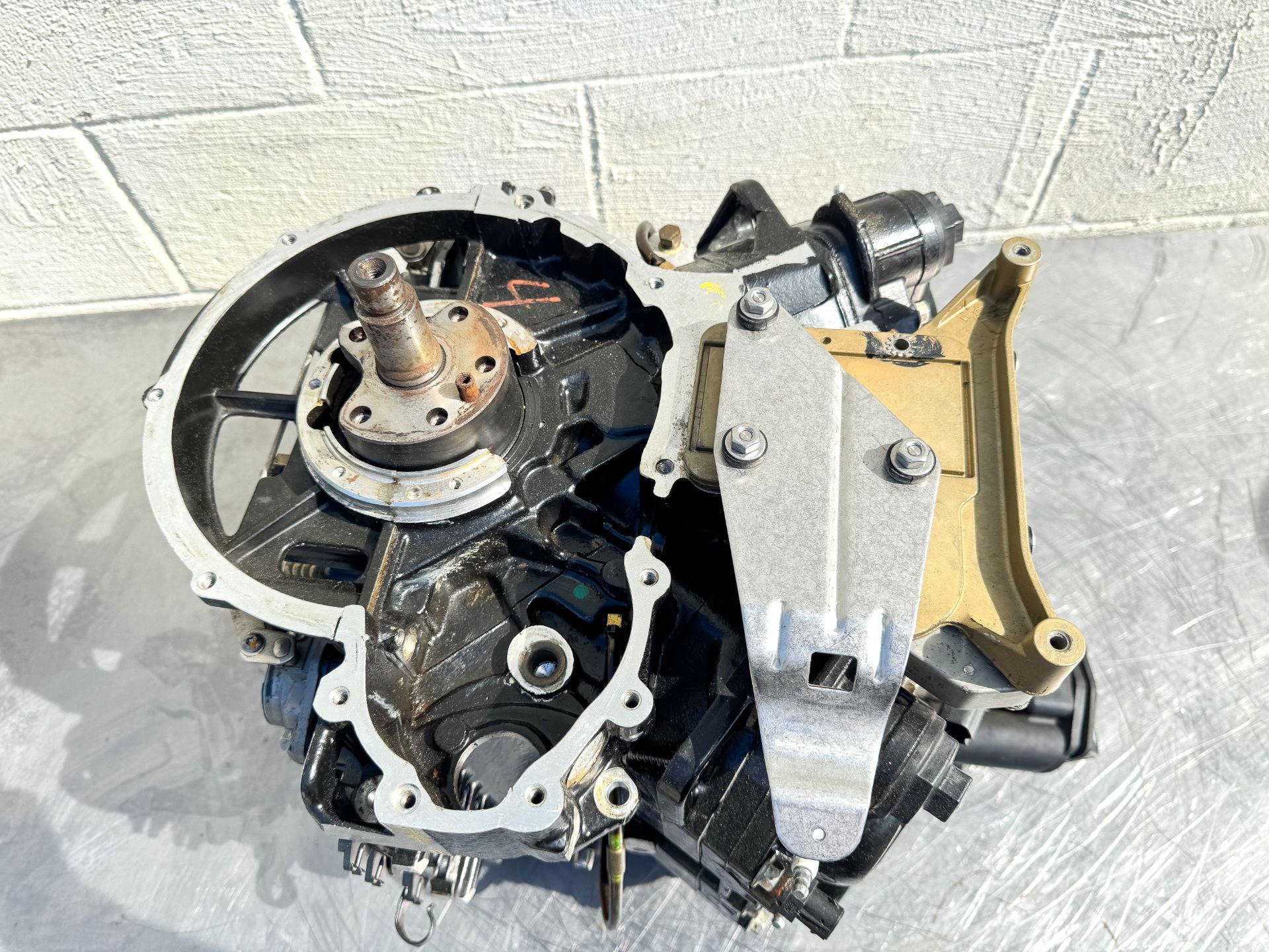 2005 Evinrude 115 HP 2 Stroke Outboard Powerhead OEM