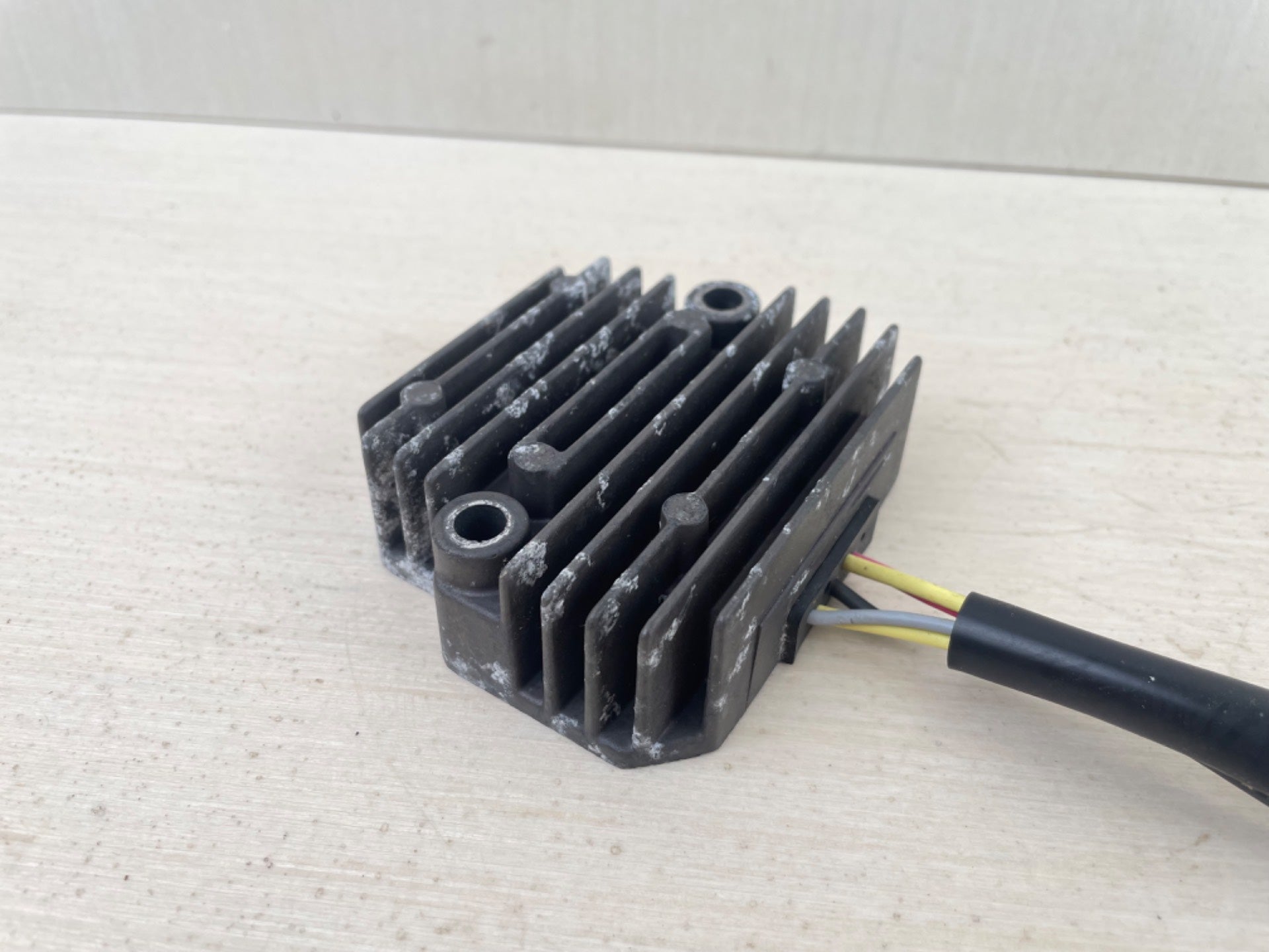 2002 Yamaha 30HP F30 4 Stroke Rectifier & Regulator Assembly 65W-81960-10-00