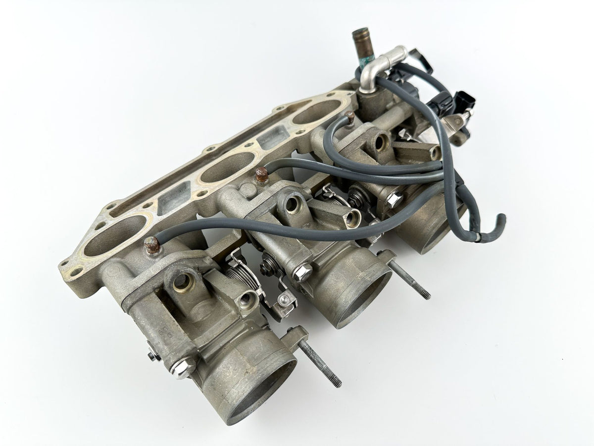 2002 Yamaha 200 HP 4 Stroke Outboard Intake Manifold & Throttle Body 60L-13750-00-00 OEM