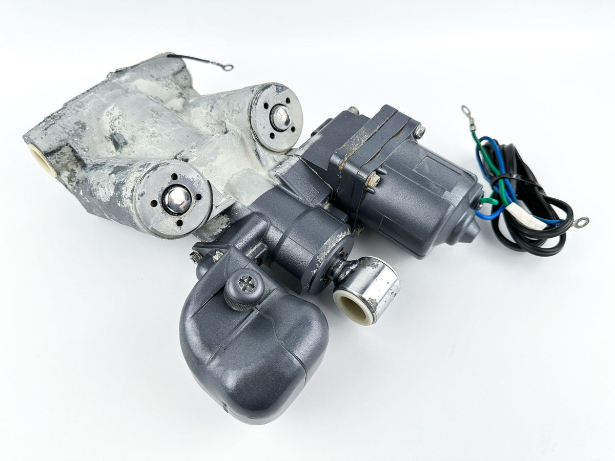 2002 Yamaha 200 HP 2 Stroke Outboard Power Trim Tilt Unit 68F-43800-00-4D OEM