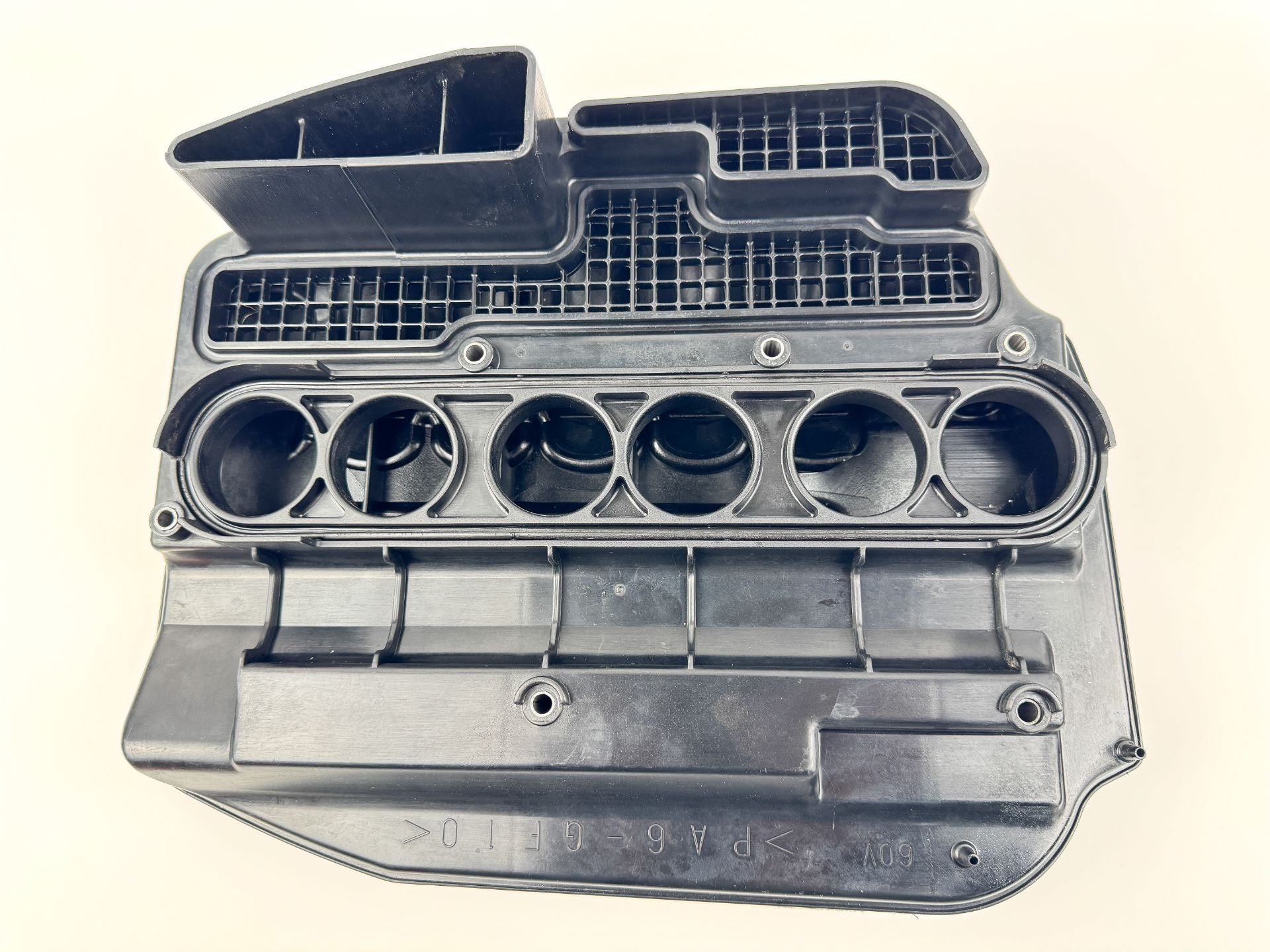 2005 Yamaha 300 HP HPDI 2 Stroke Outboard Intake Air Silencer Assembly 60V-14440-00-00 OEM