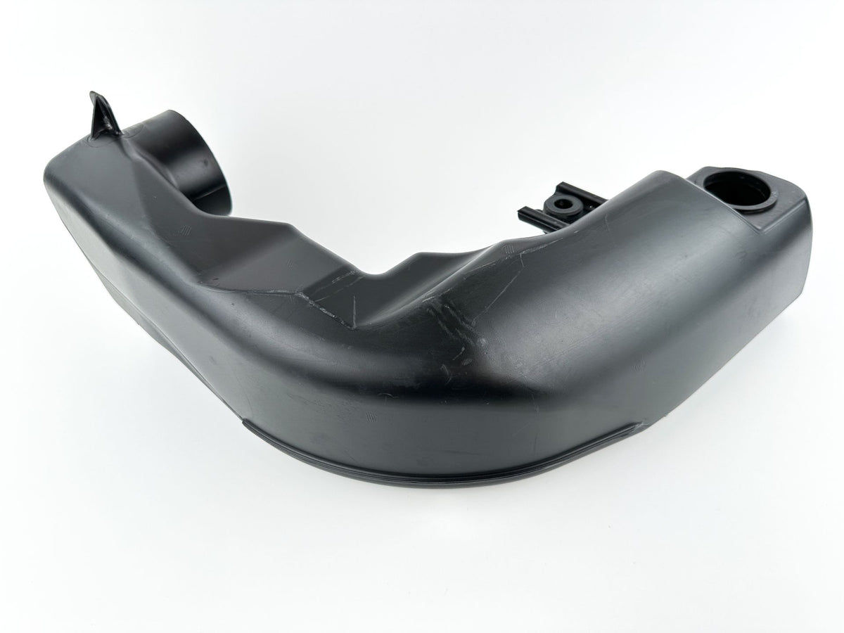 2017 Suzuki 200 HP 4 Stroke Outboard Intake Air Silencer Assembly 13811-96L00 OEM