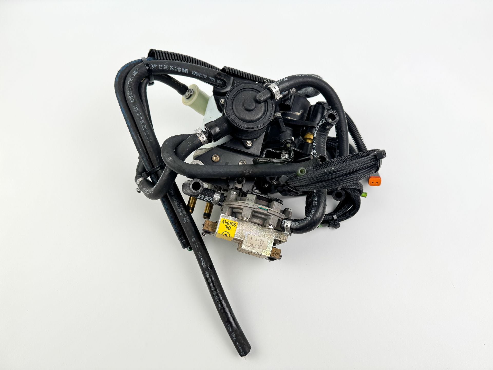 2005 Evinrude 115 HP 2 Stroke Outboard Oil Manifold & Pump 5000836 OEM