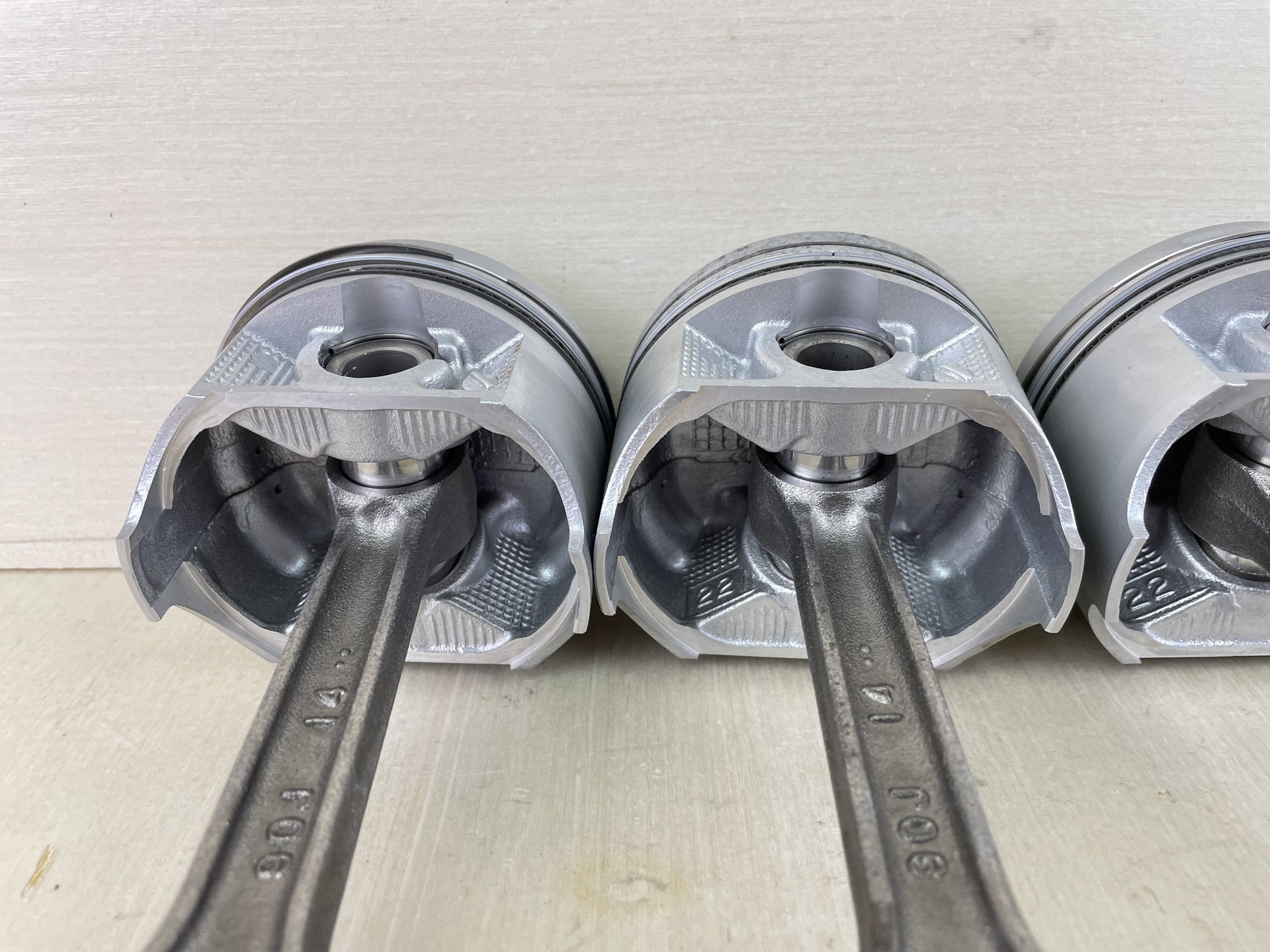 2003 Suzuki 115HP 4 Stroke Outboard Piston & Connecting Rod Set