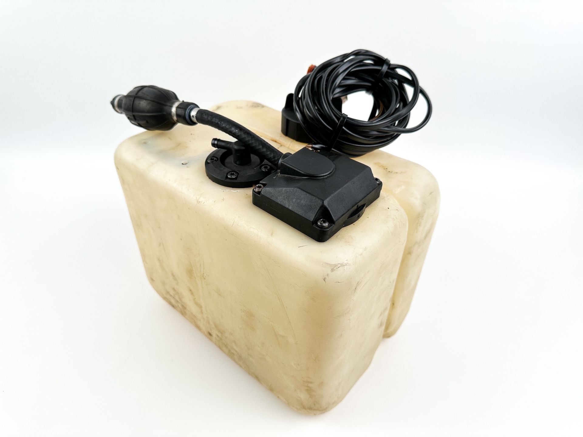 Johnson Evinrude 2 Stroke Outboard Remote Oil Supply Tank 1.8 Gallons W/ Return