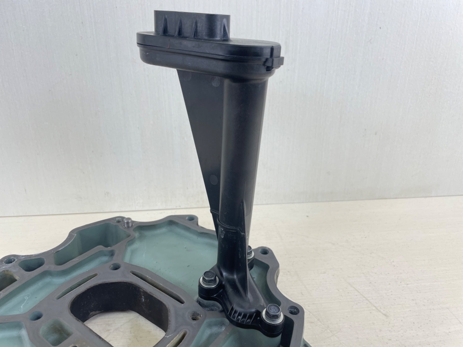 2006 Yamaha 250HP 4 Stroke Outboard Exhaust Manifold & Oil Strainer 69J-41131-10-CA